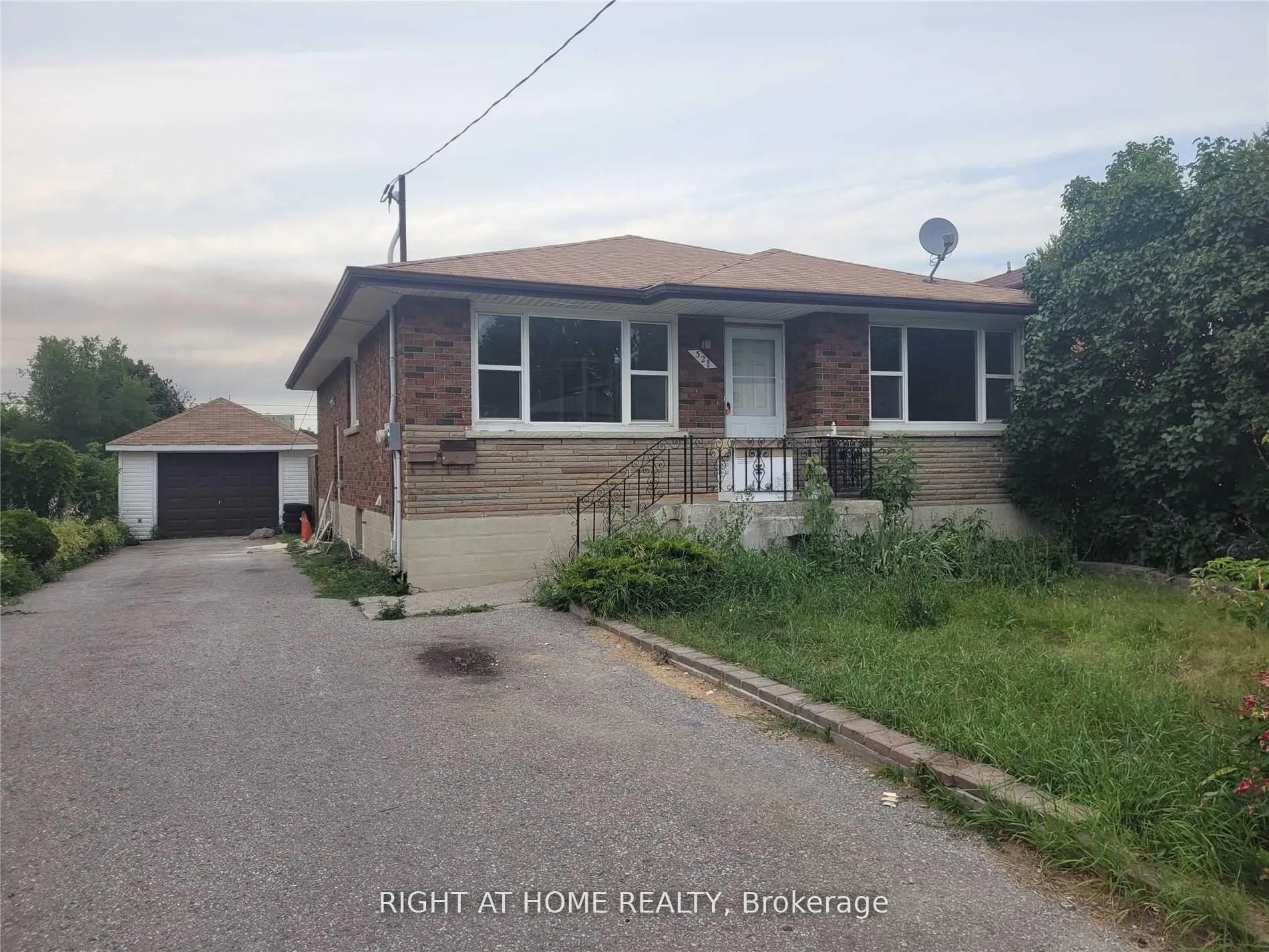 Front of 328 Malaga Road