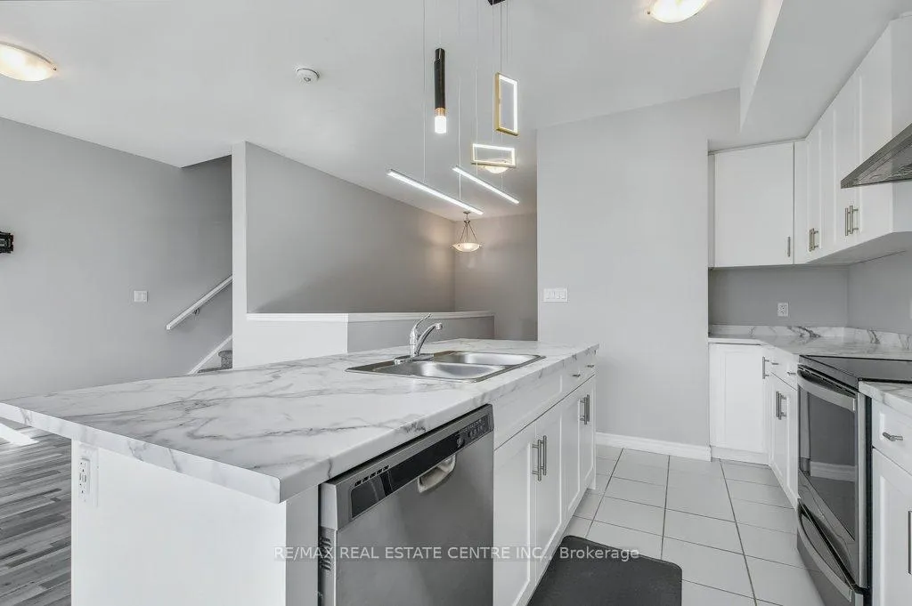 Photo 4 of 190 Wheat Lane, Kitchener — HOMEH