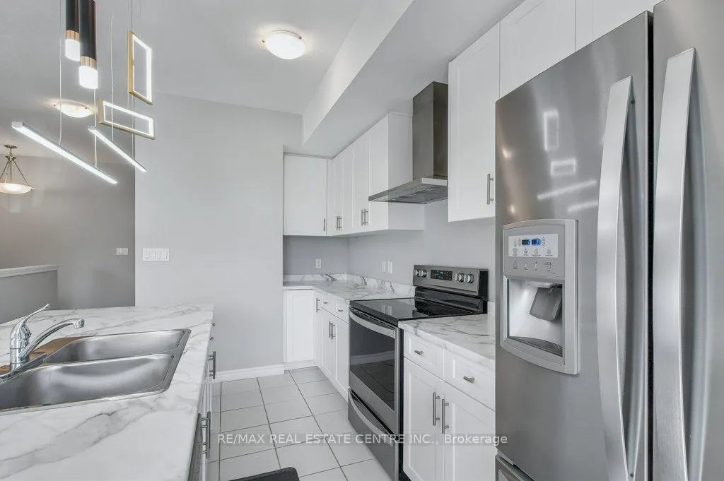 Photo 5 of 190 Wheat Lane, Kitchener — HOMEH