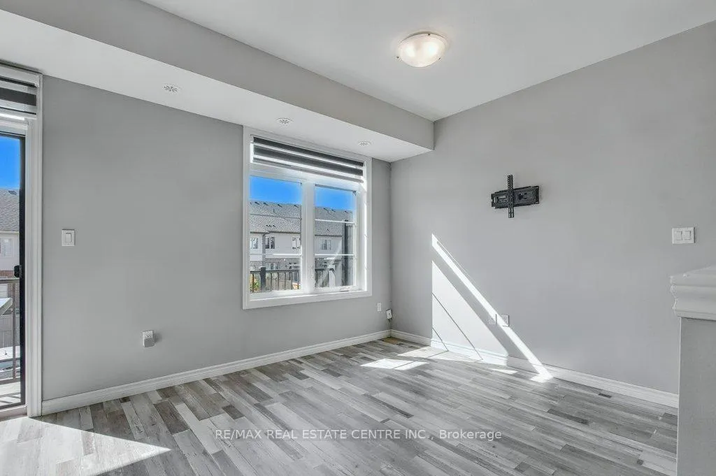 Photo 8 of 190 Wheat Lane, Kitchener — HOMEH
