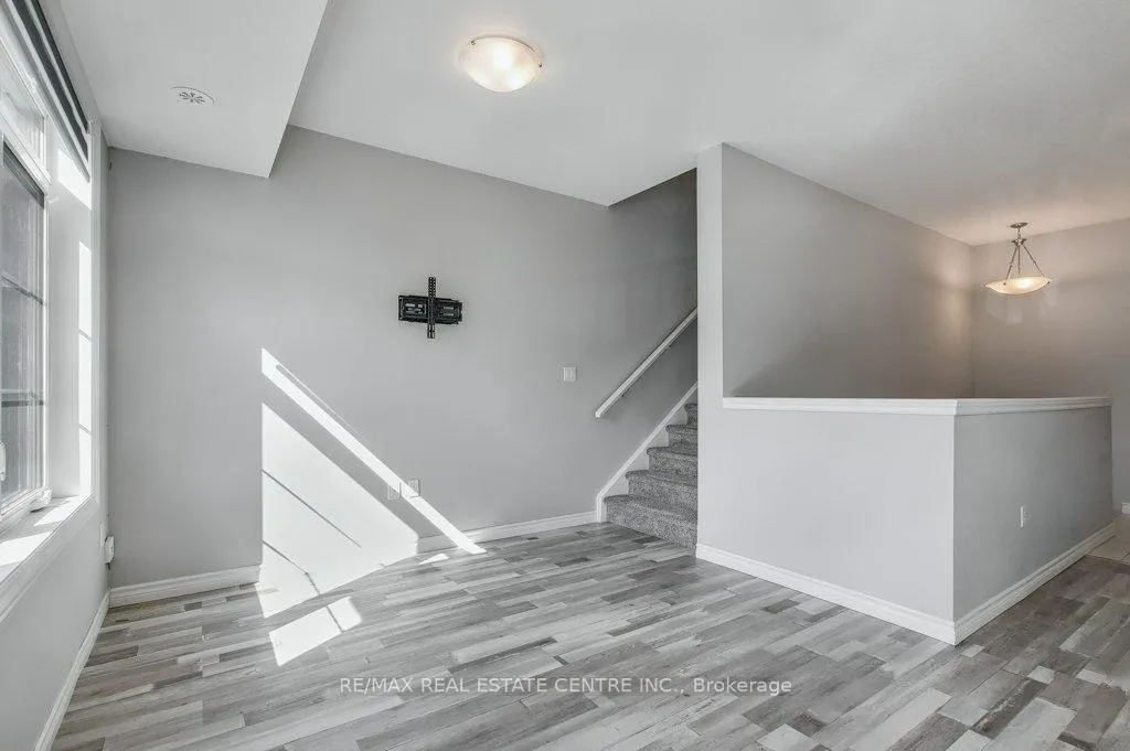 Photo 10 of 190 Wheat Lane, Kitchener — HOMEH