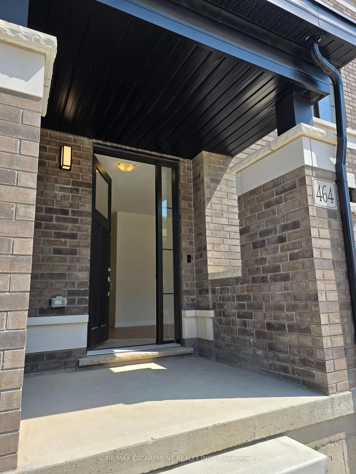 Photo 5 of 464 Provident Way, Hamilton, Mount Hope — HOMEH