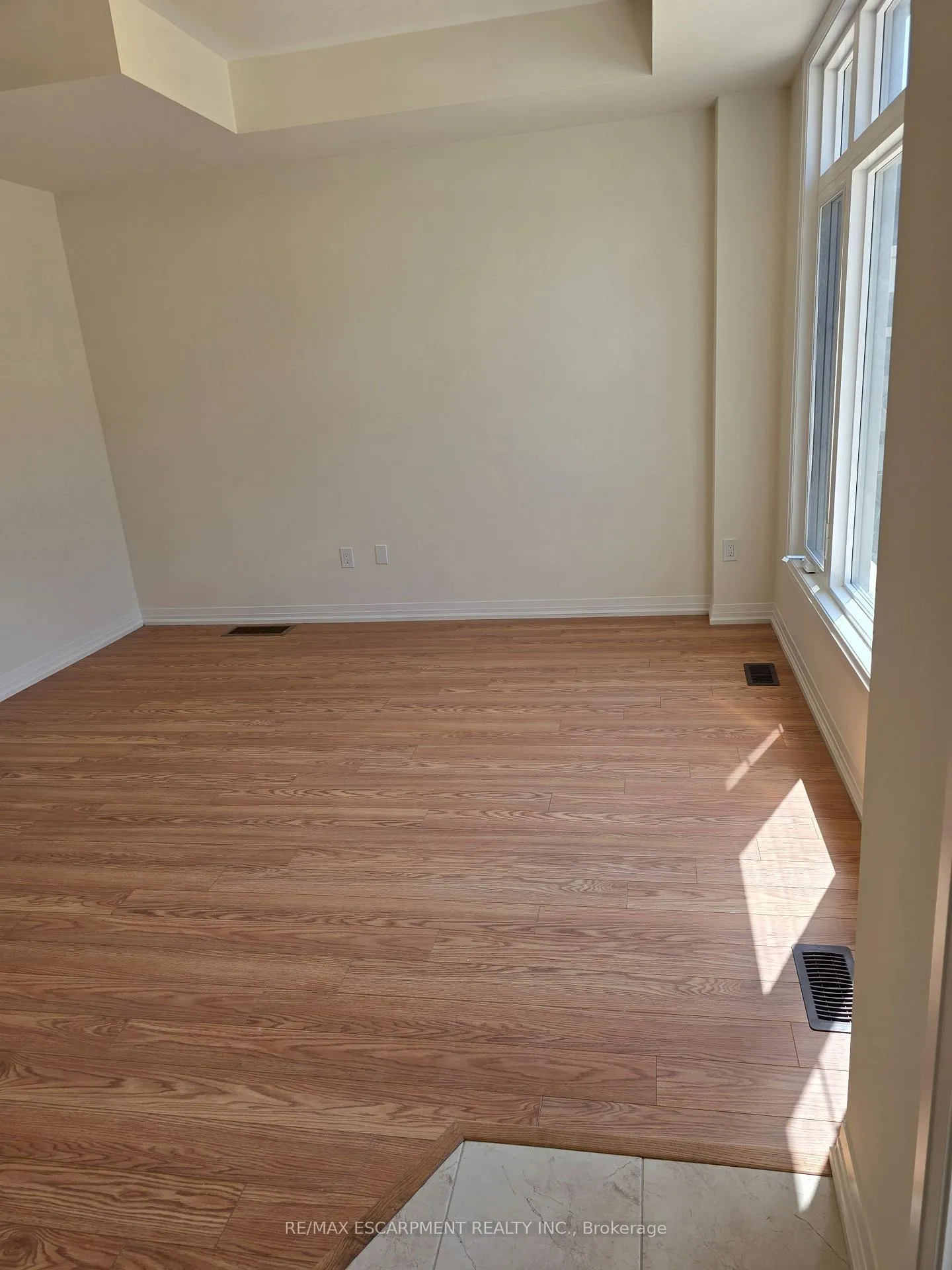 Photo 8 of 464 Provident Way, Hamilton, Mount Hope — HOMEH
