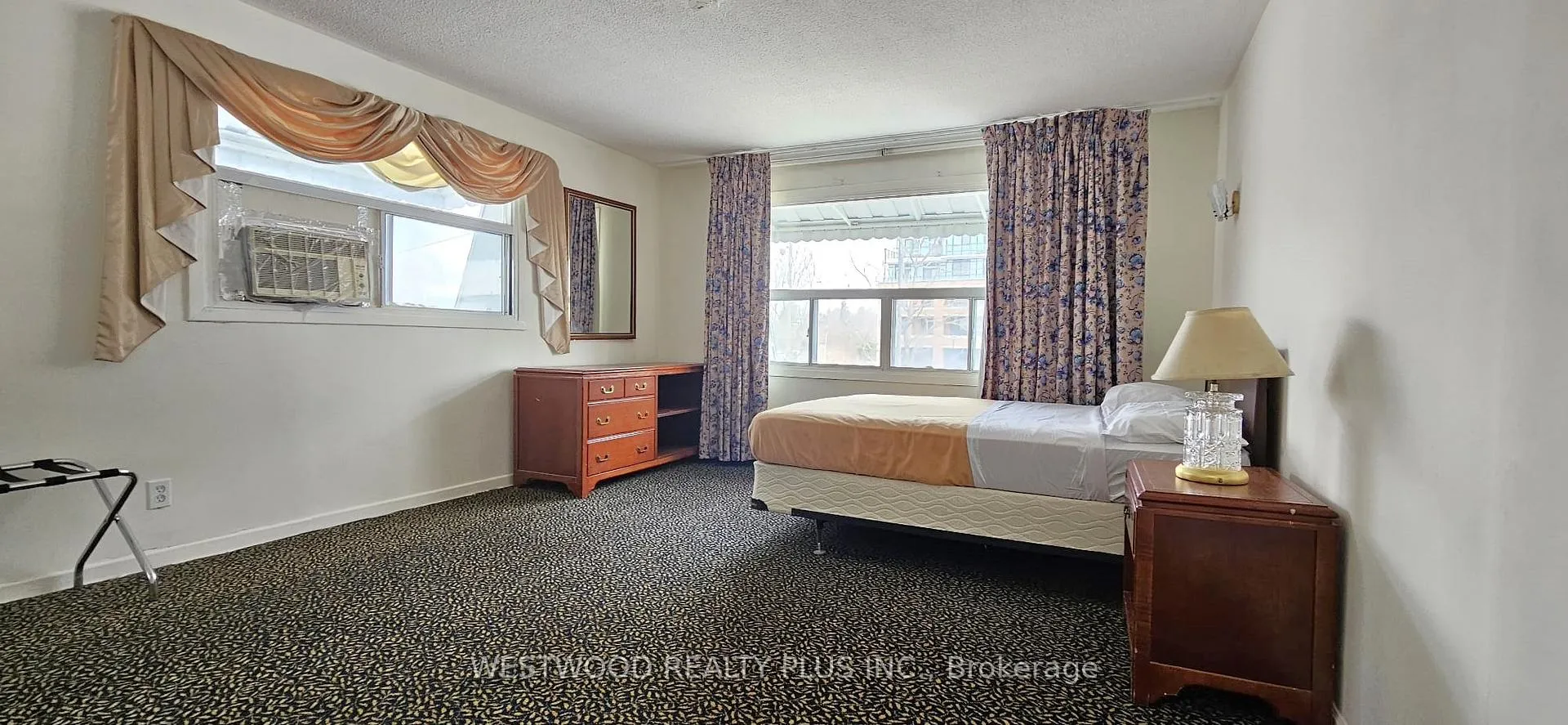 Front of Unit 2nd Fl, 11610 Yonge Street