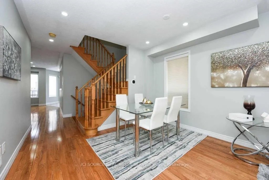 Front of Unit Upper, 11 Penbridge Circle