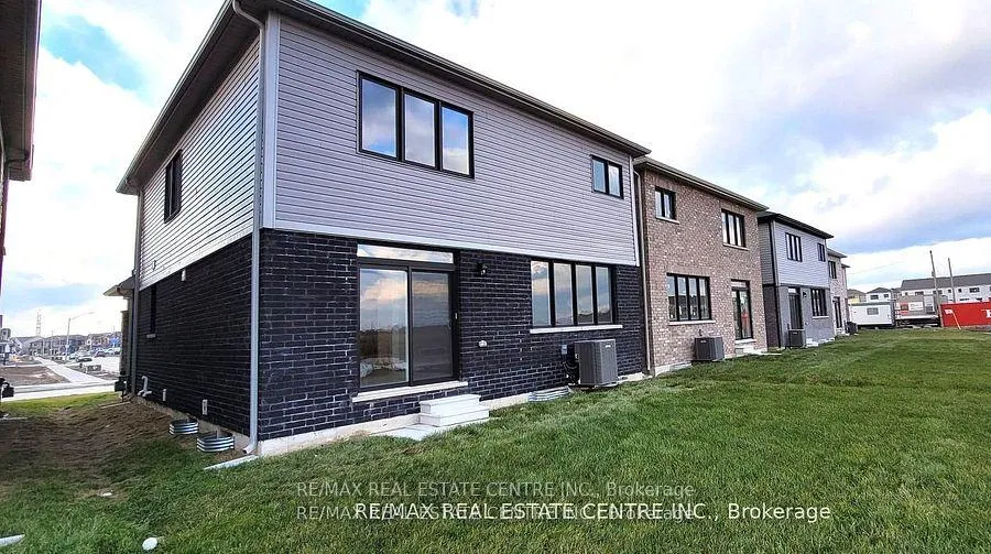 Photo 3 of 380 Barker Parkway, Thorold, Rolling Meadows — HOMEH