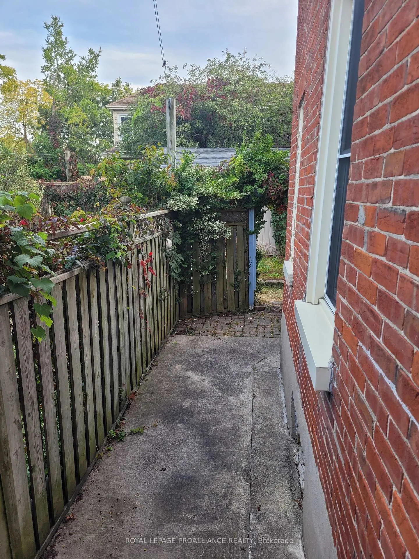 Photo 12 of 335 Albert Street, Belleville, Belleville Ward — HOMEH