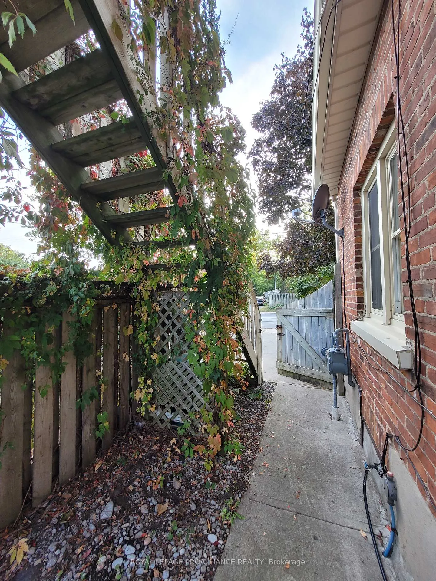 Photo 13 of 335 Albert Street, Belleville, Belleville Ward — HOMEH
