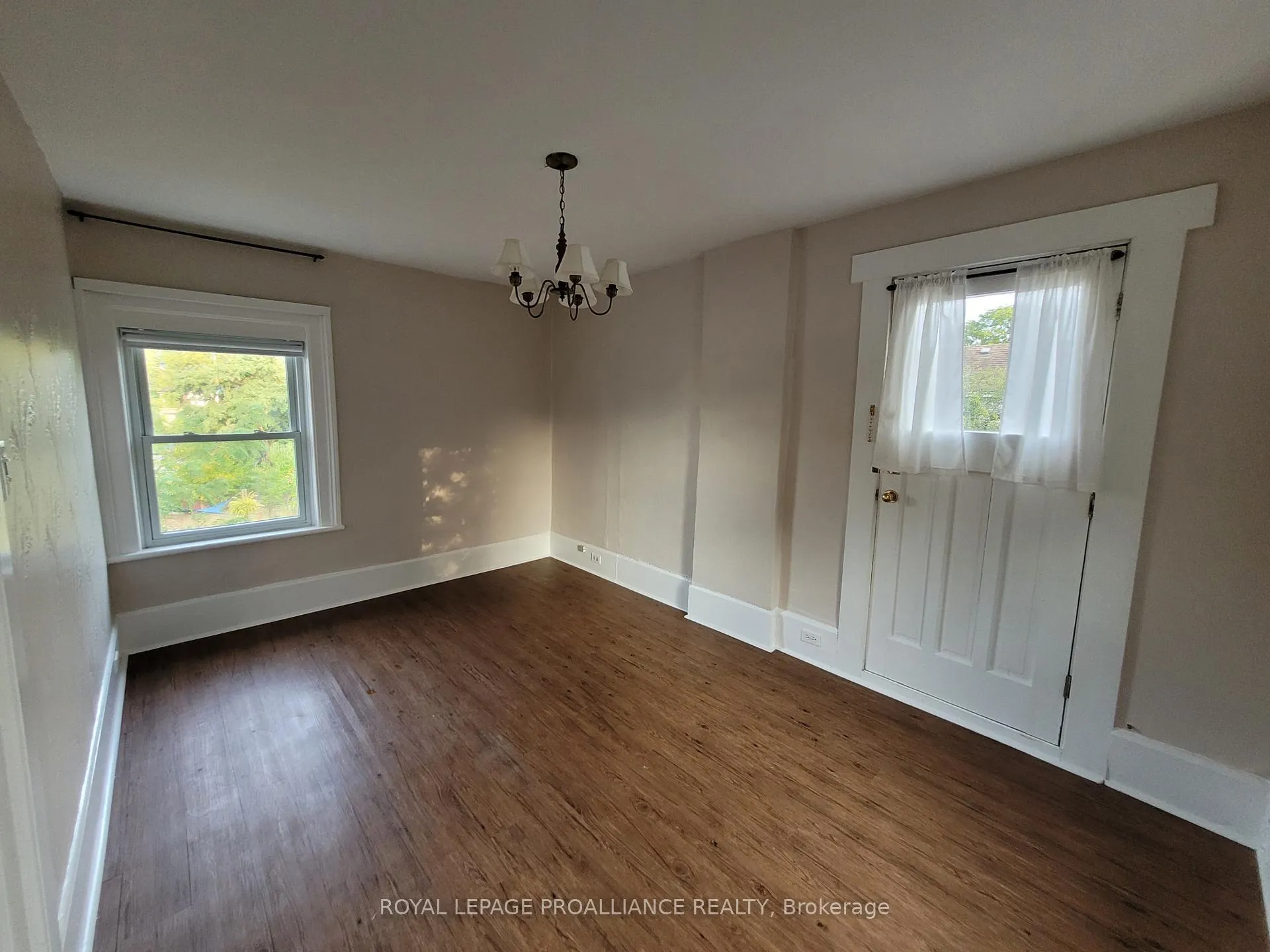 Photo 17 of 335 Albert Street, Belleville, Belleville Ward — HOMEH