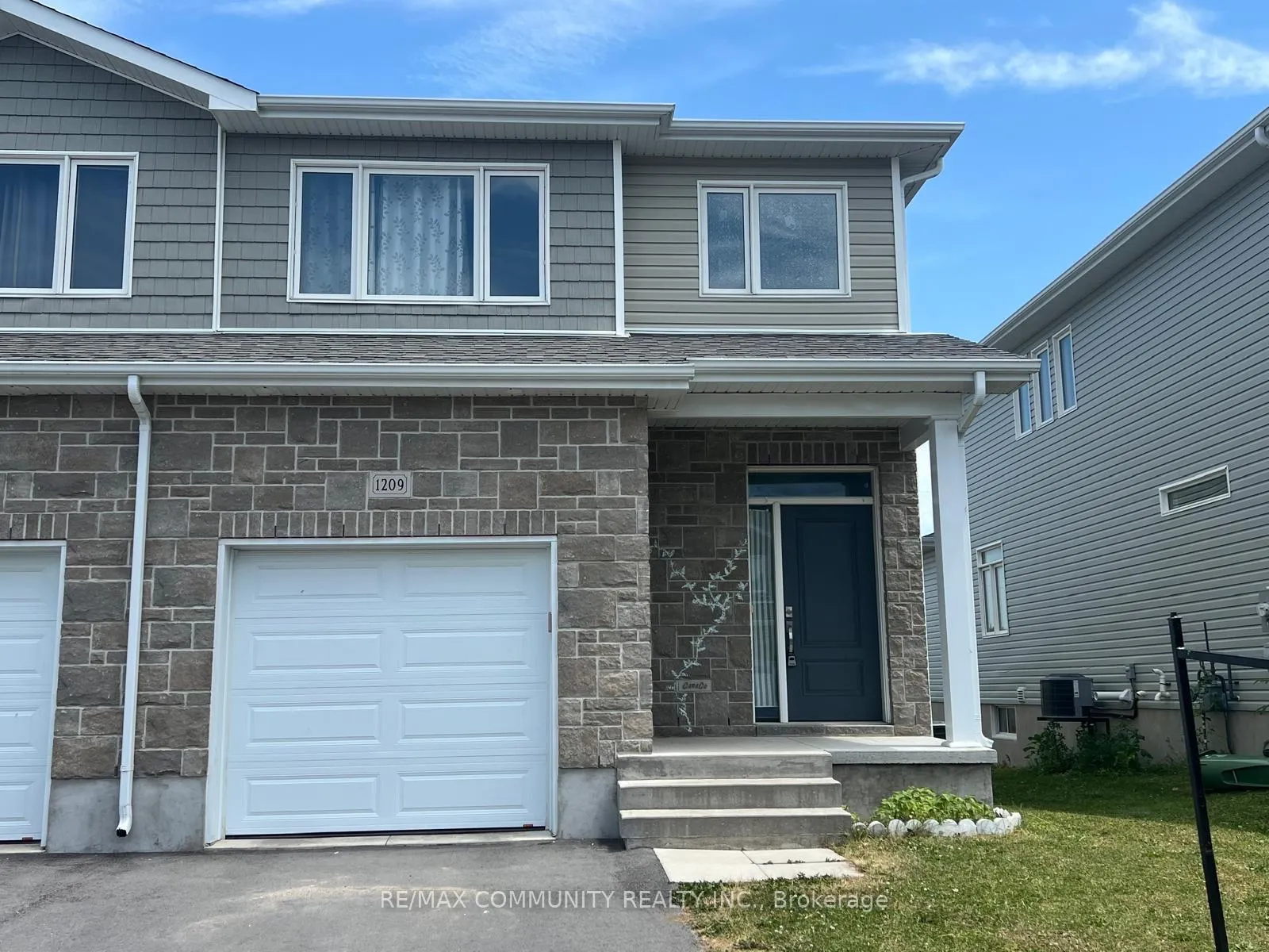 Photo 2 of 1209 Max Crescent, Kingston, City Northwest — HOMEH