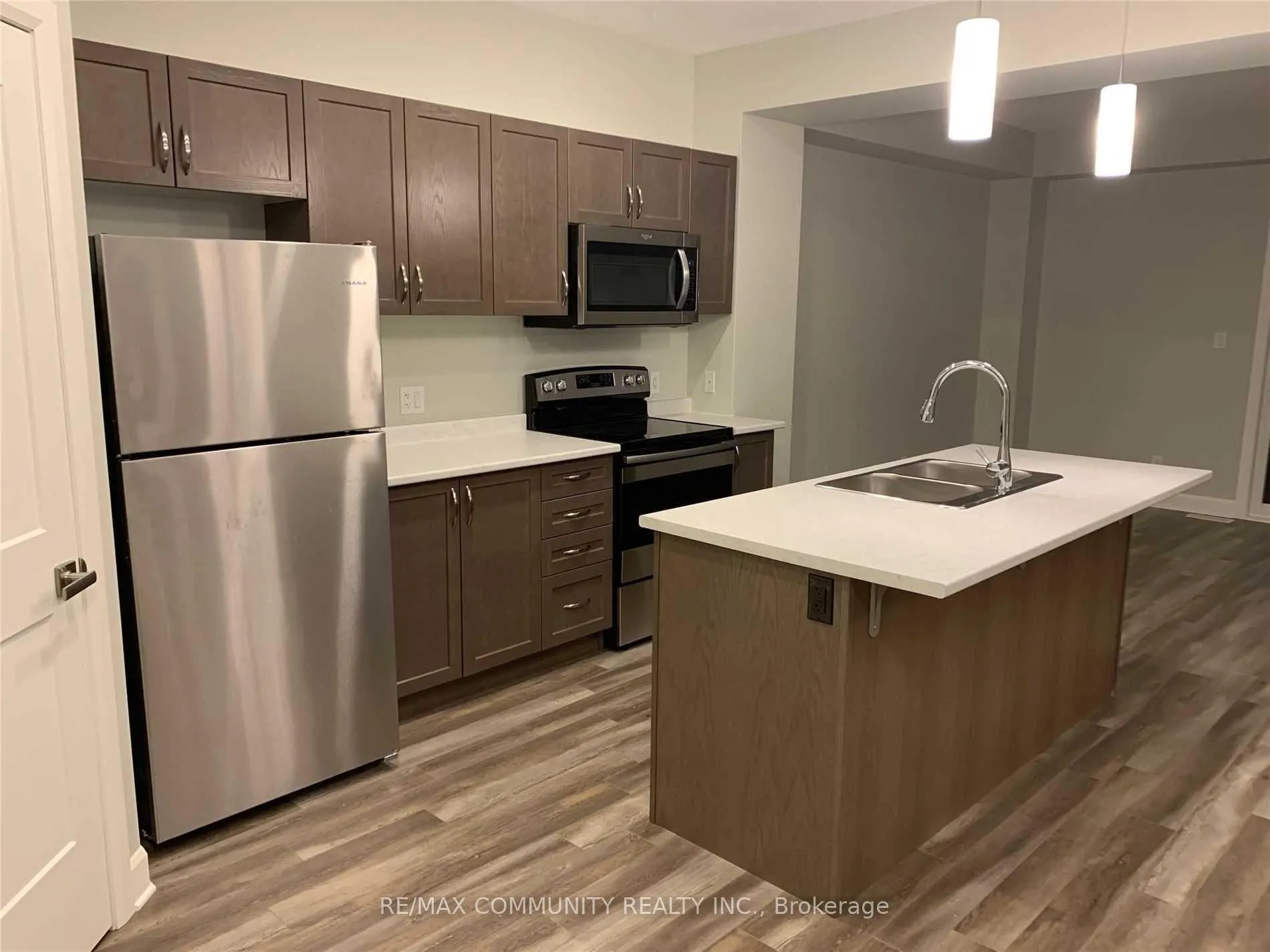 Photo 4 of 1209 Max Crescent, Kingston, City Northwest — HOMEH