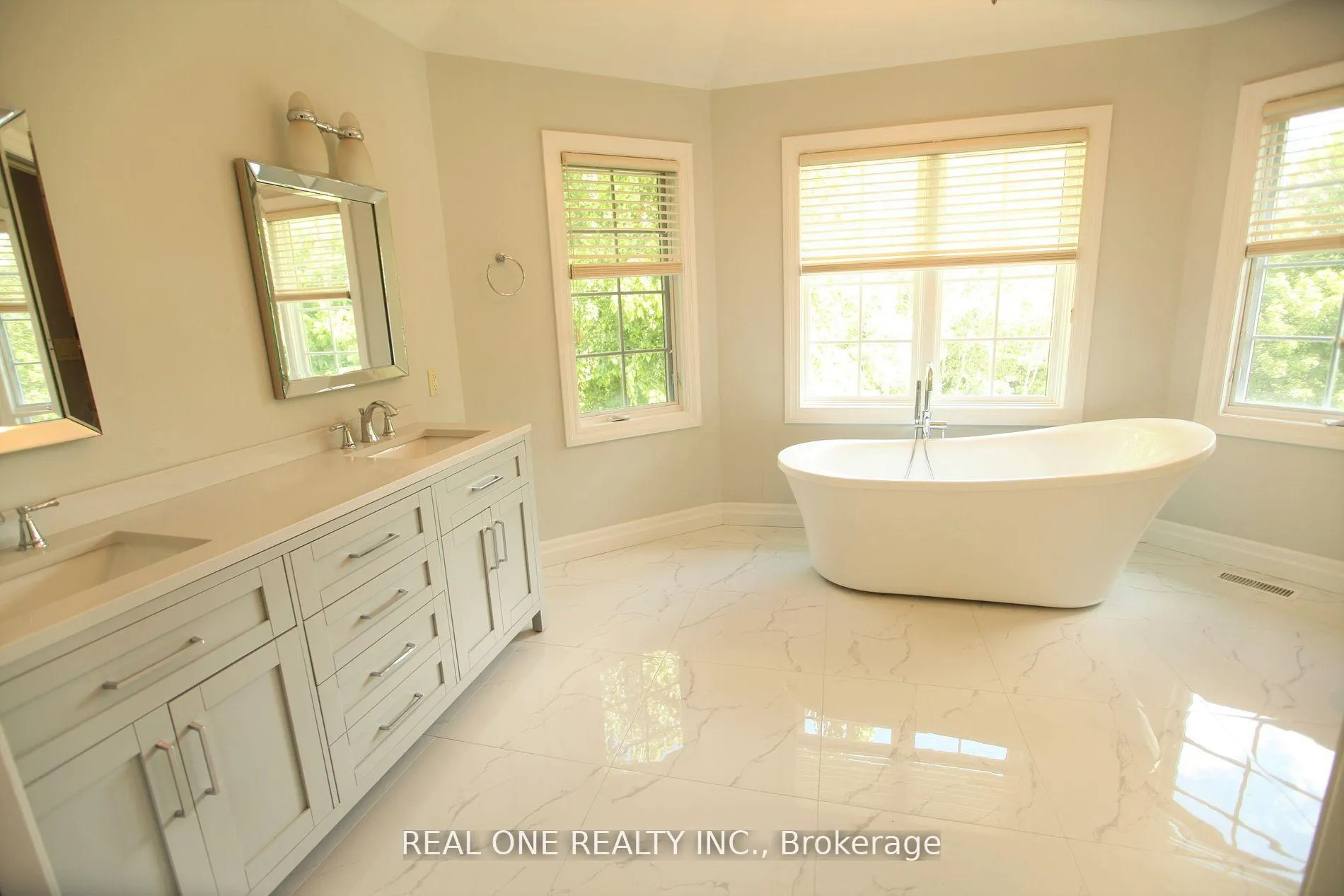 Photo 19 of 63 Appaloosa Trail, Hamilton, Carlisle — HOMEH