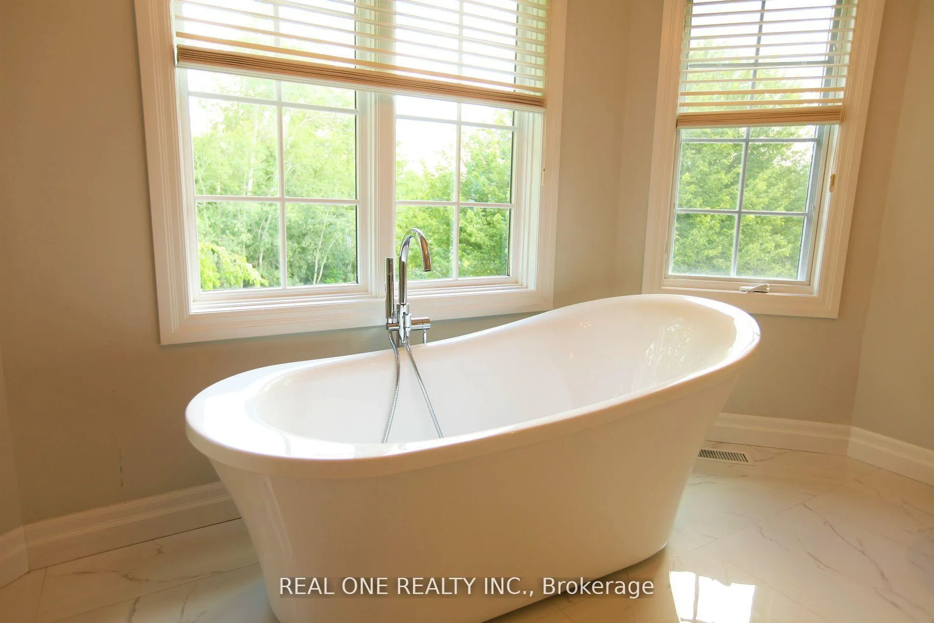 Photo 20 of 63 Appaloosa Trail, Hamilton, Carlisle — HOMEH
