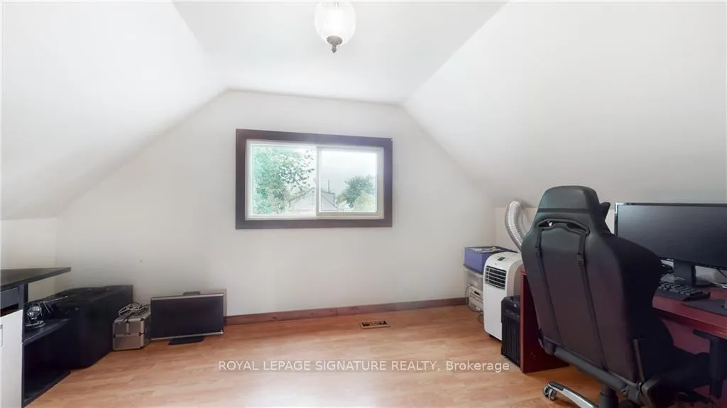 Photo 8 of Unit Upper, 282 East 18th Street, Hamilton, Inch Park — HOMEH