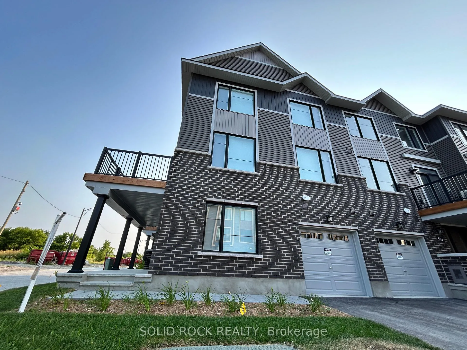 Front of 501 Woodlily Private
