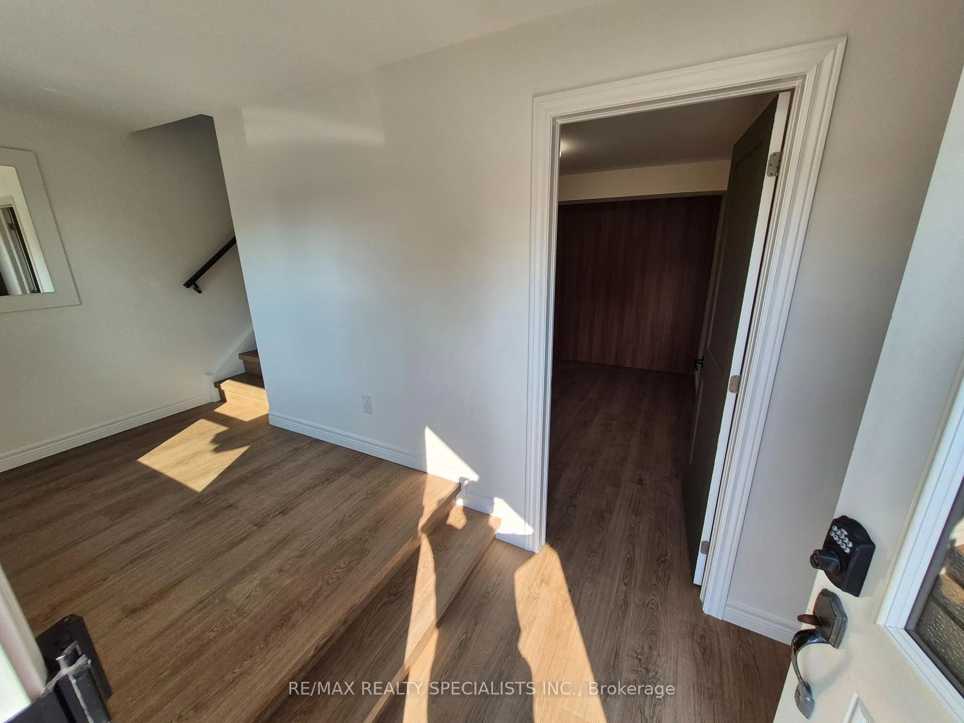 Photo 2 of Unit 2, 209 Pelham Road, St. Catharines, Western Hill — HOMEH