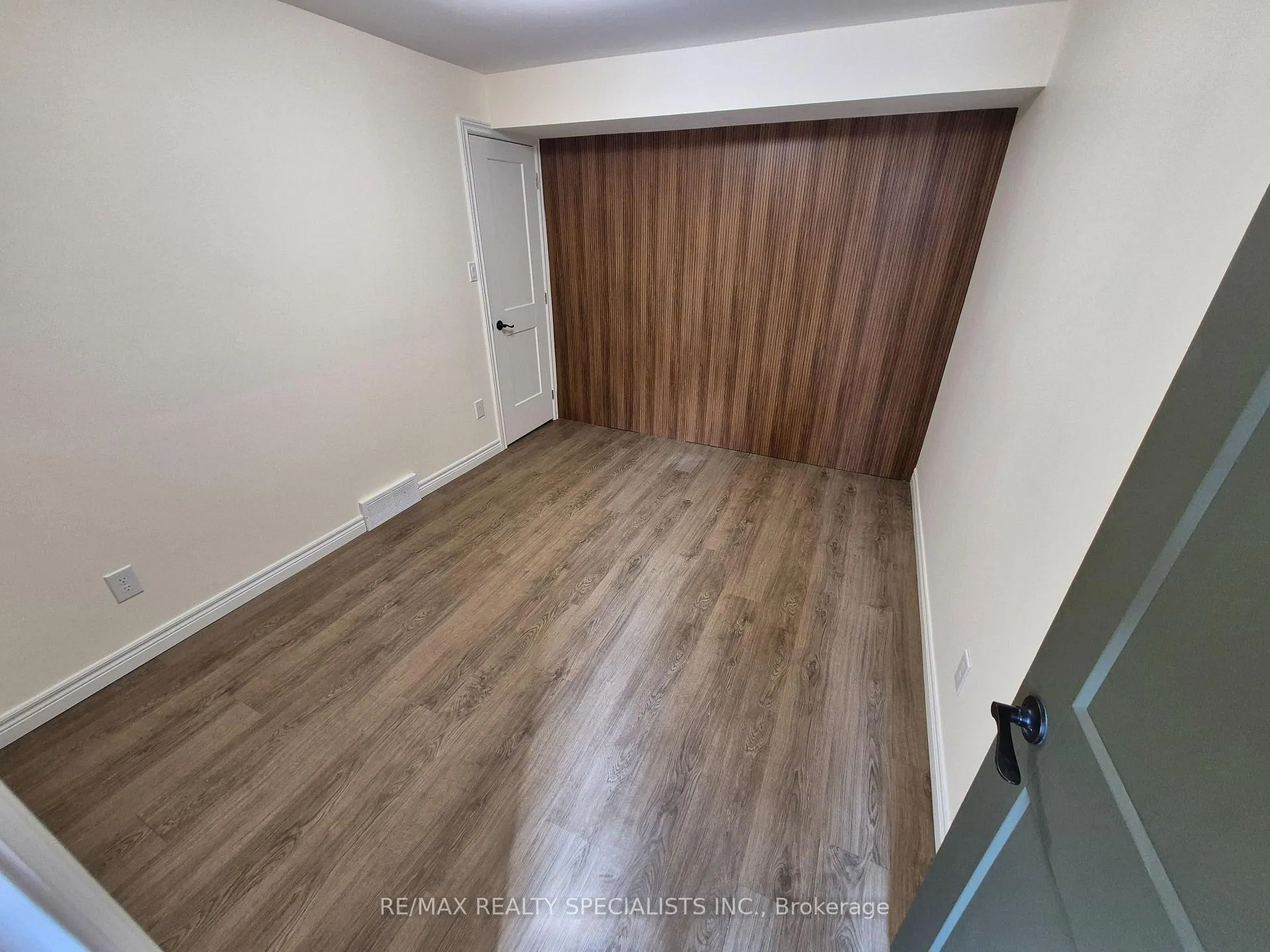 Photo 5 of Unit 2, 209 Pelham Road, St. Catharines, Western Hill — HOMEH