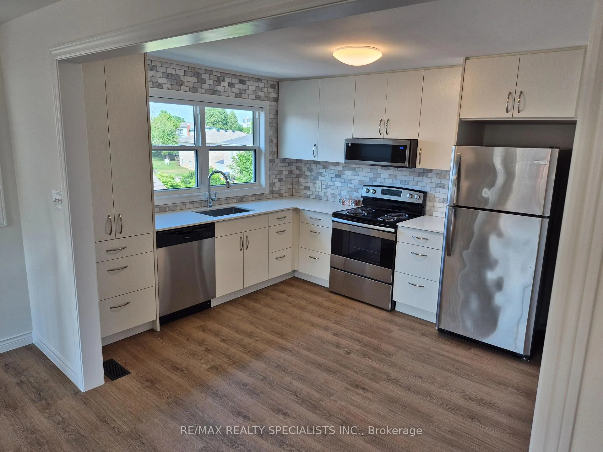 Photo 9 of Unit 2, 209 Pelham Road, St. Catharines, Western Hill — HOMEH