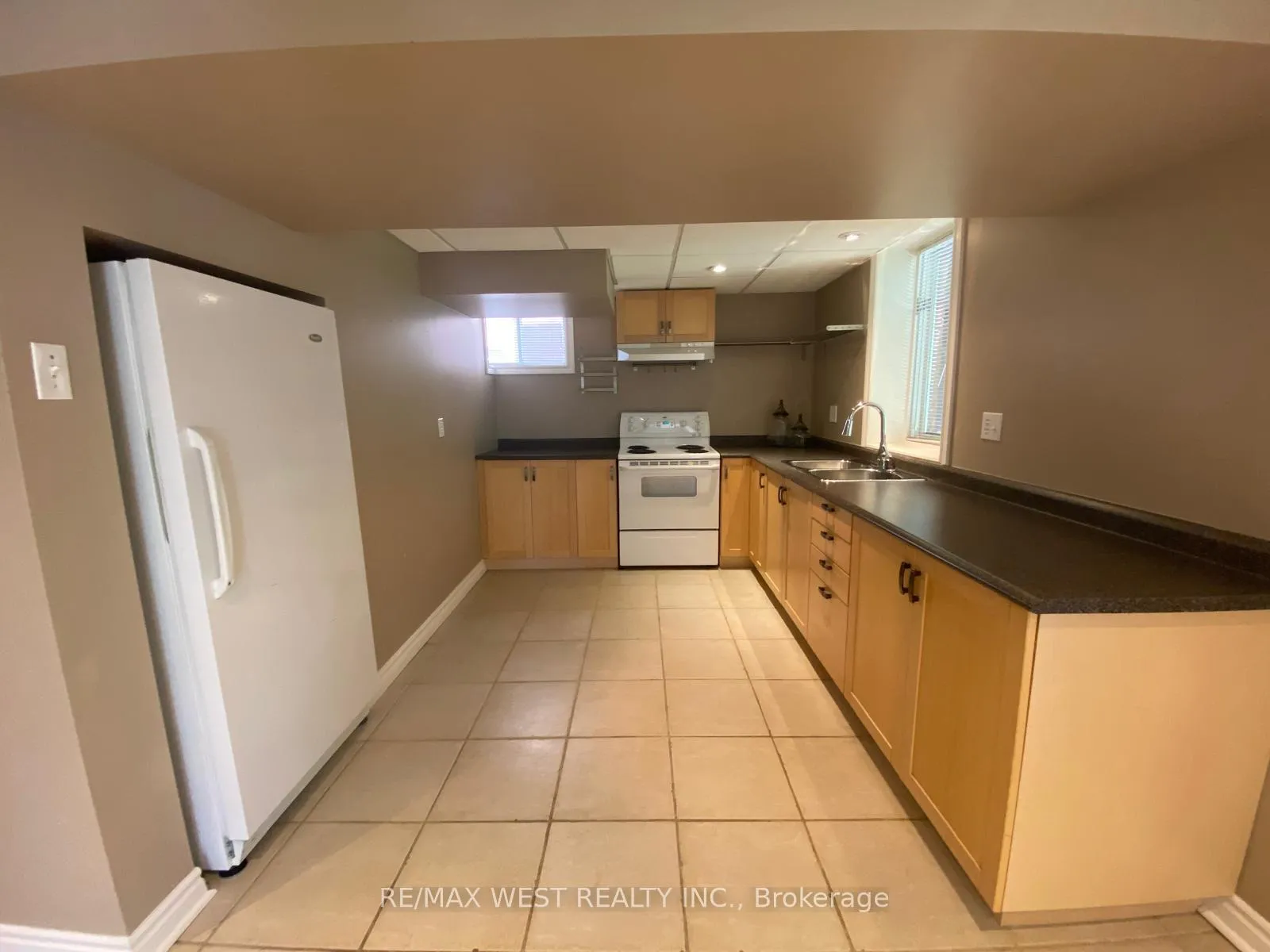 Photo 5 of 37 Cromarty Place, Vaughan, Maple — HOMEH
