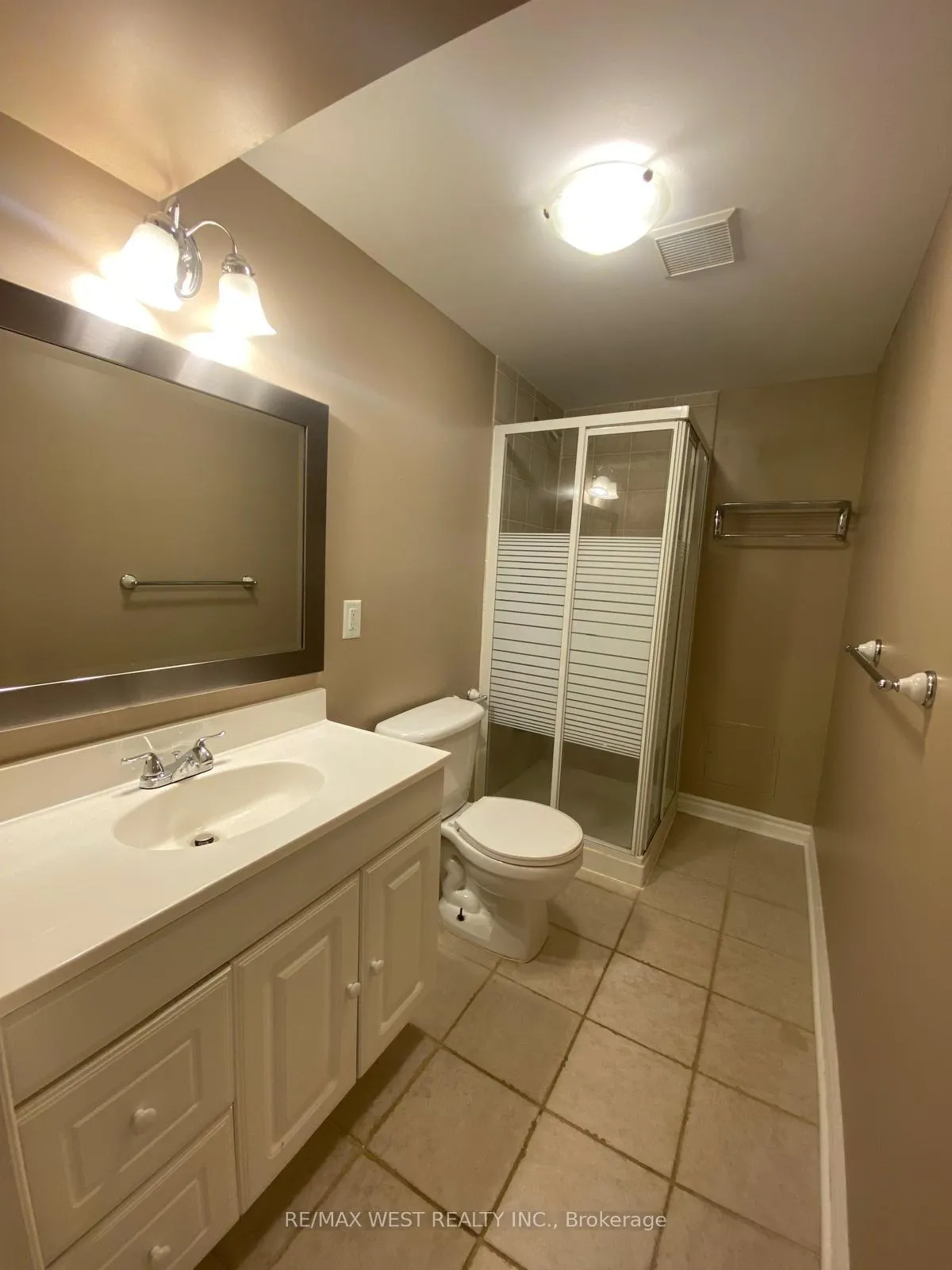 Photo 6 of 37 Cromarty Place, Vaughan, Maple — HOMEH