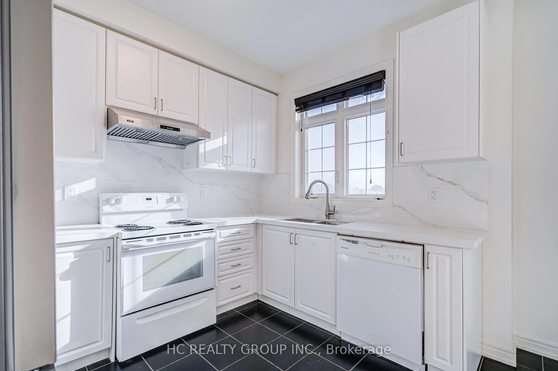 Photo 18 of 158 Roy Grove Way, Markham, Greensborough — HOMEH