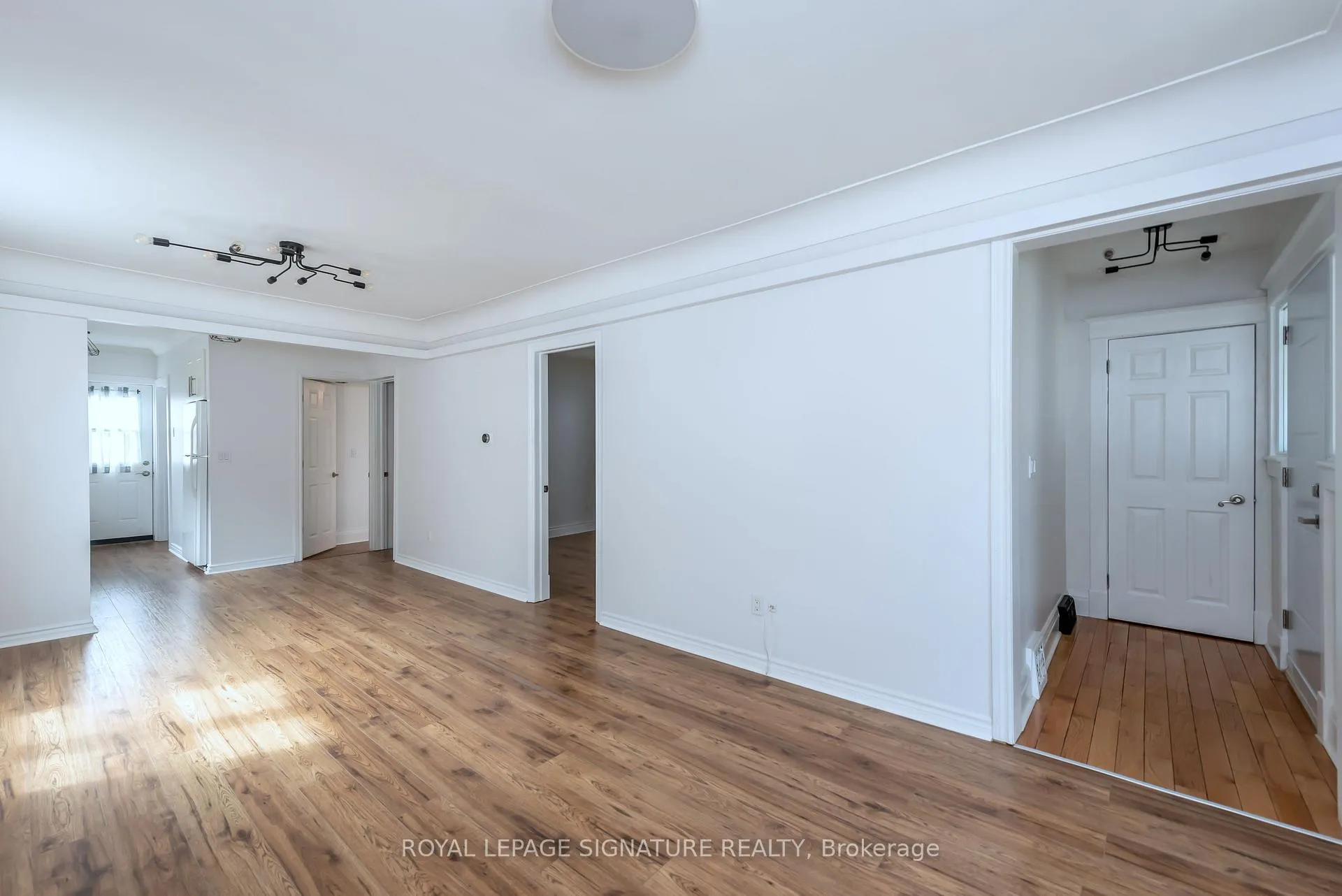 Photo 4 of 25 Tuxedo Avenue N, Hamilton, Crown Point — HOMEH