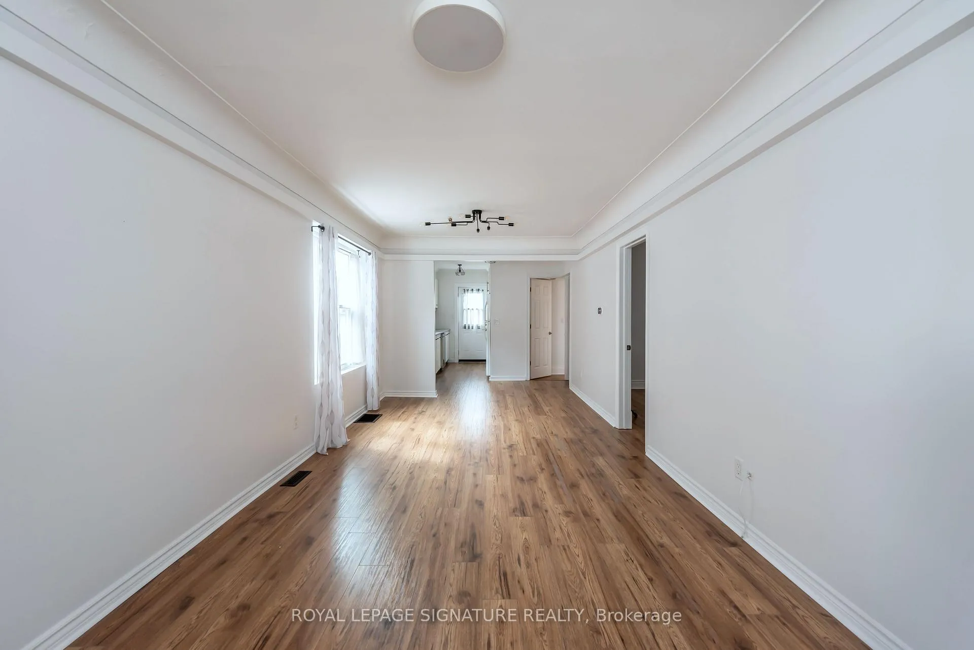 Photo 5 of 25 Tuxedo Avenue N, Hamilton, Crown Point — HOMEH