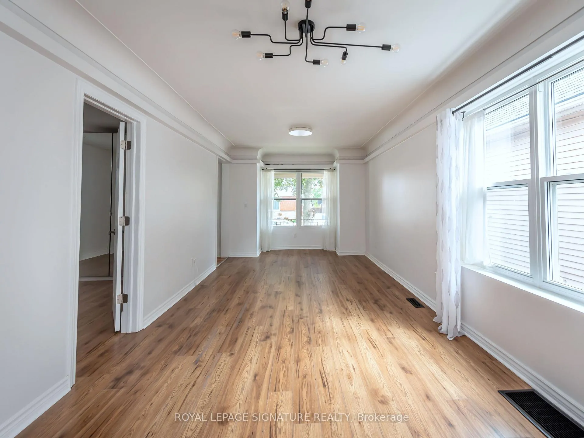 Photo 6 of 25 Tuxedo Avenue N, Hamilton, Crown Point — HOMEH