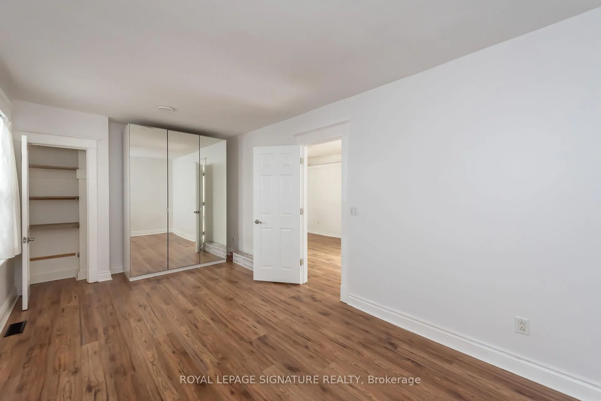Photo 7 of 25 Tuxedo Avenue N, Hamilton, Crown Point — HOMEH