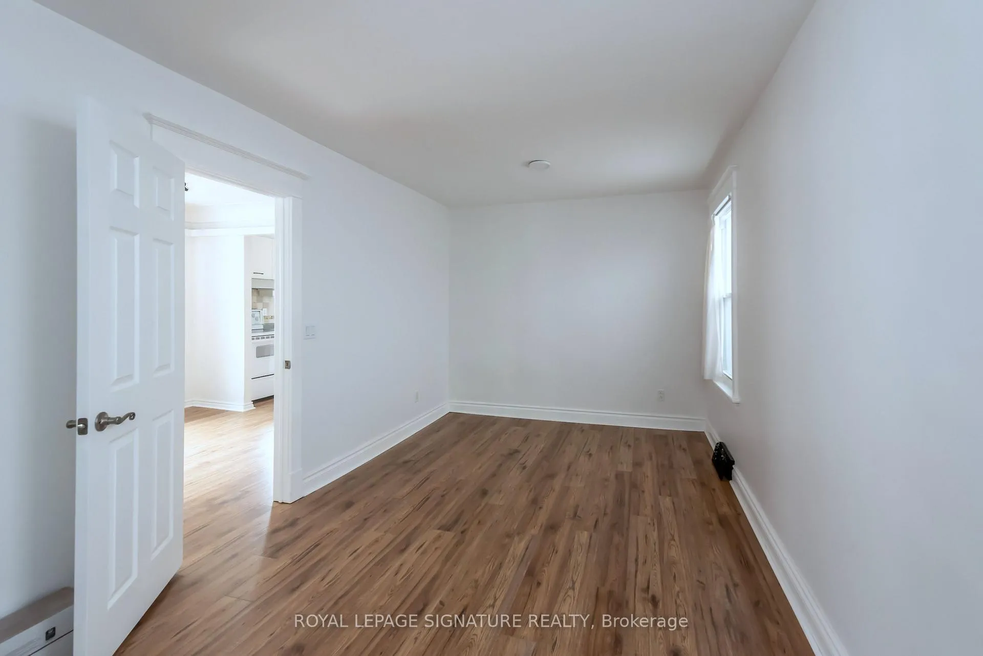 Photo 8 of 25 Tuxedo Avenue N, Hamilton, Crown Point — HOMEH