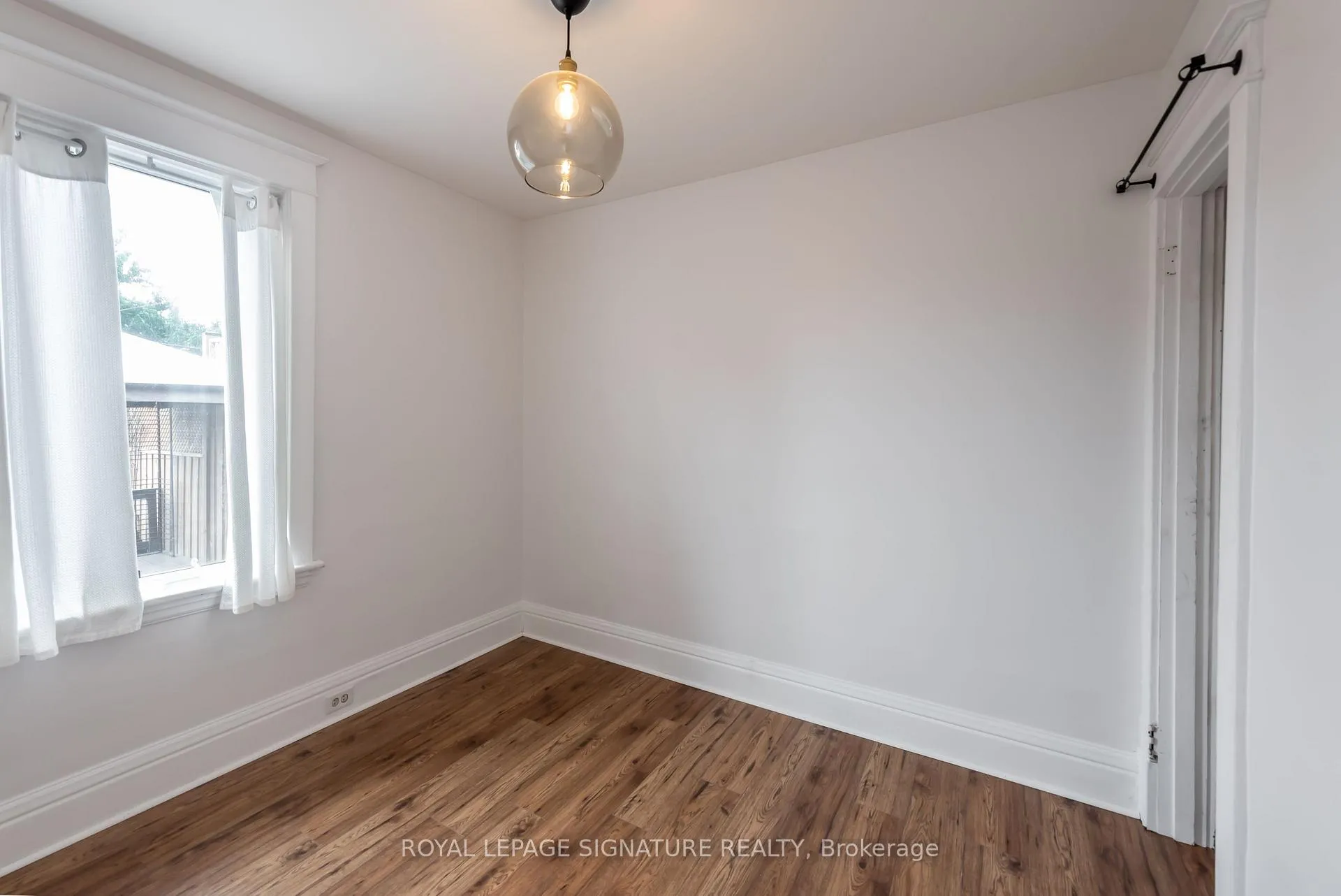 Photo 9 of 25 Tuxedo Avenue N, Hamilton, Crown Point — HOMEH