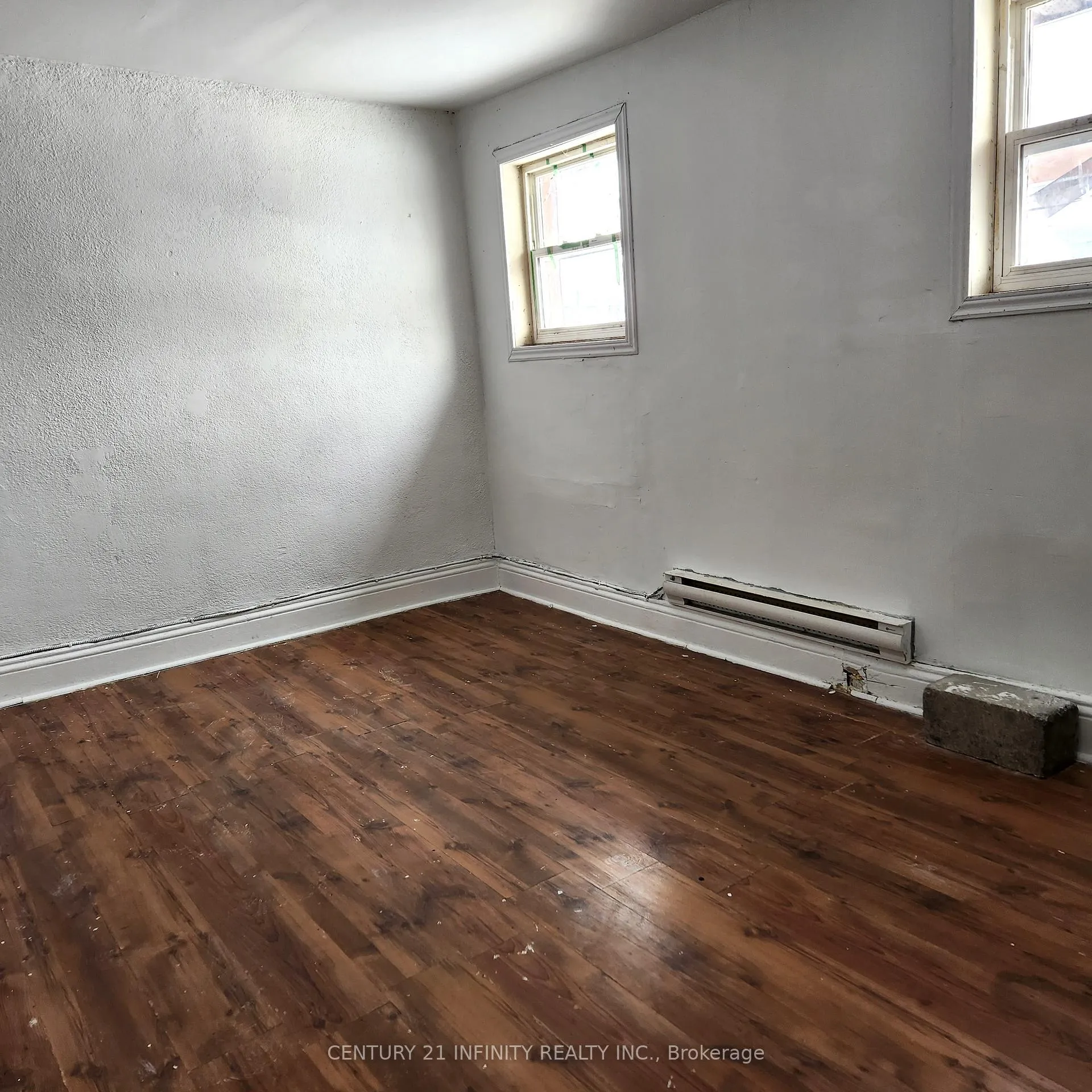 Photo 3 of Unit 4, 134 Simcoe Street S, Oshawa, Central — HOMEH