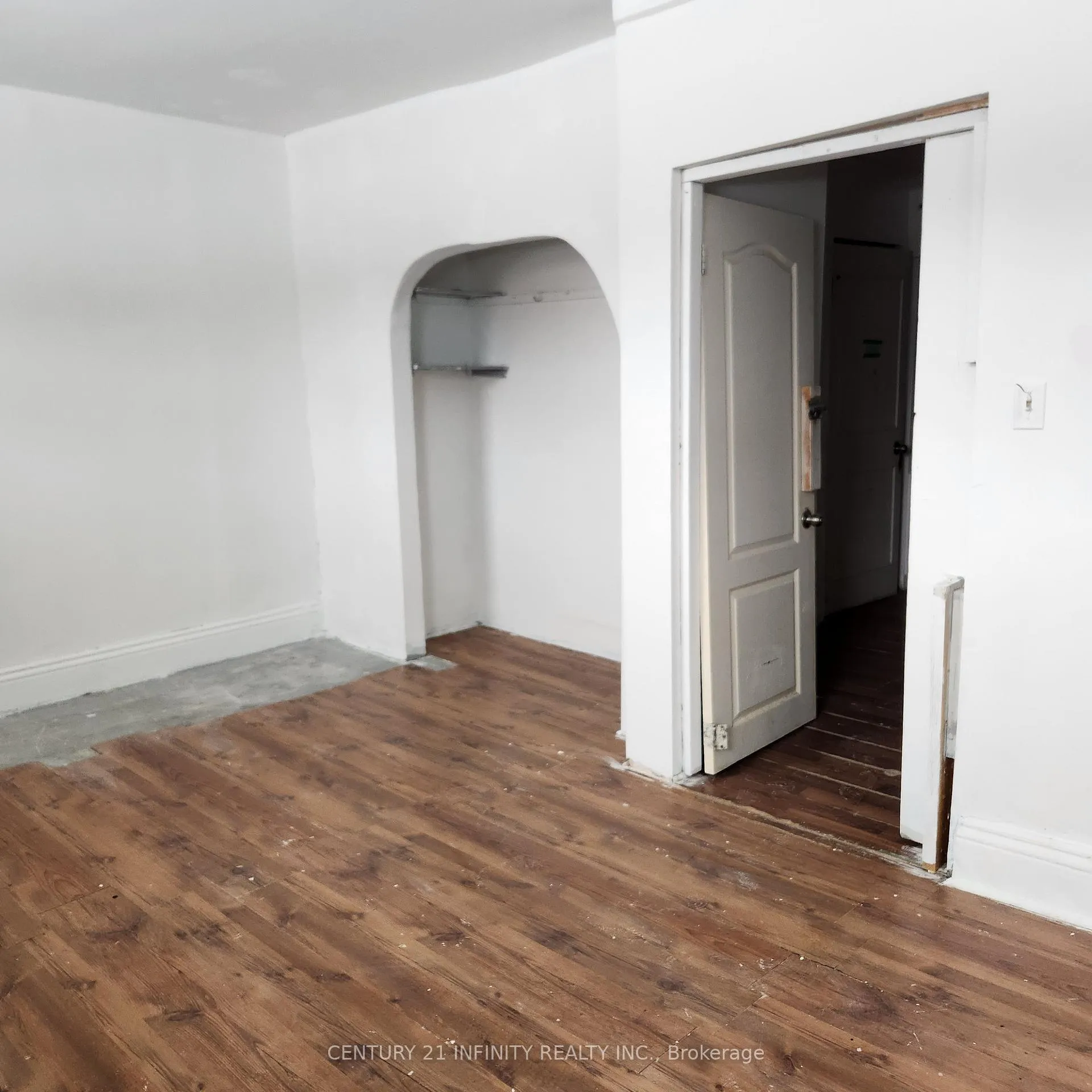 Photo 4 of Unit 4, 134 Simcoe Street S, Oshawa, Central — HOMEH