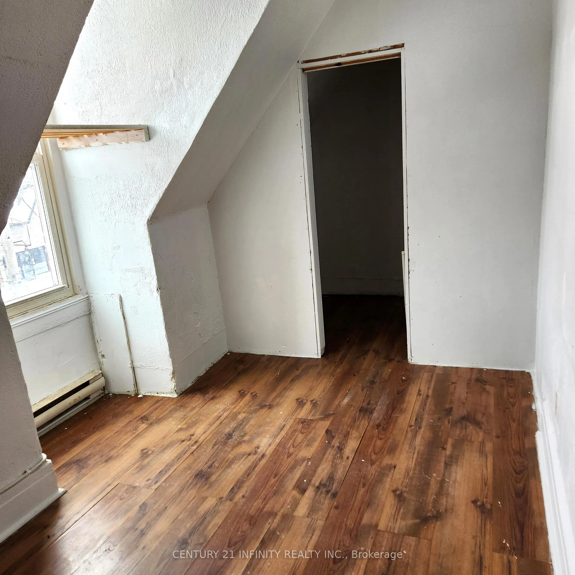 Photo 5 of Unit 4, 134 Simcoe Street S, Oshawa, Central — HOMEH