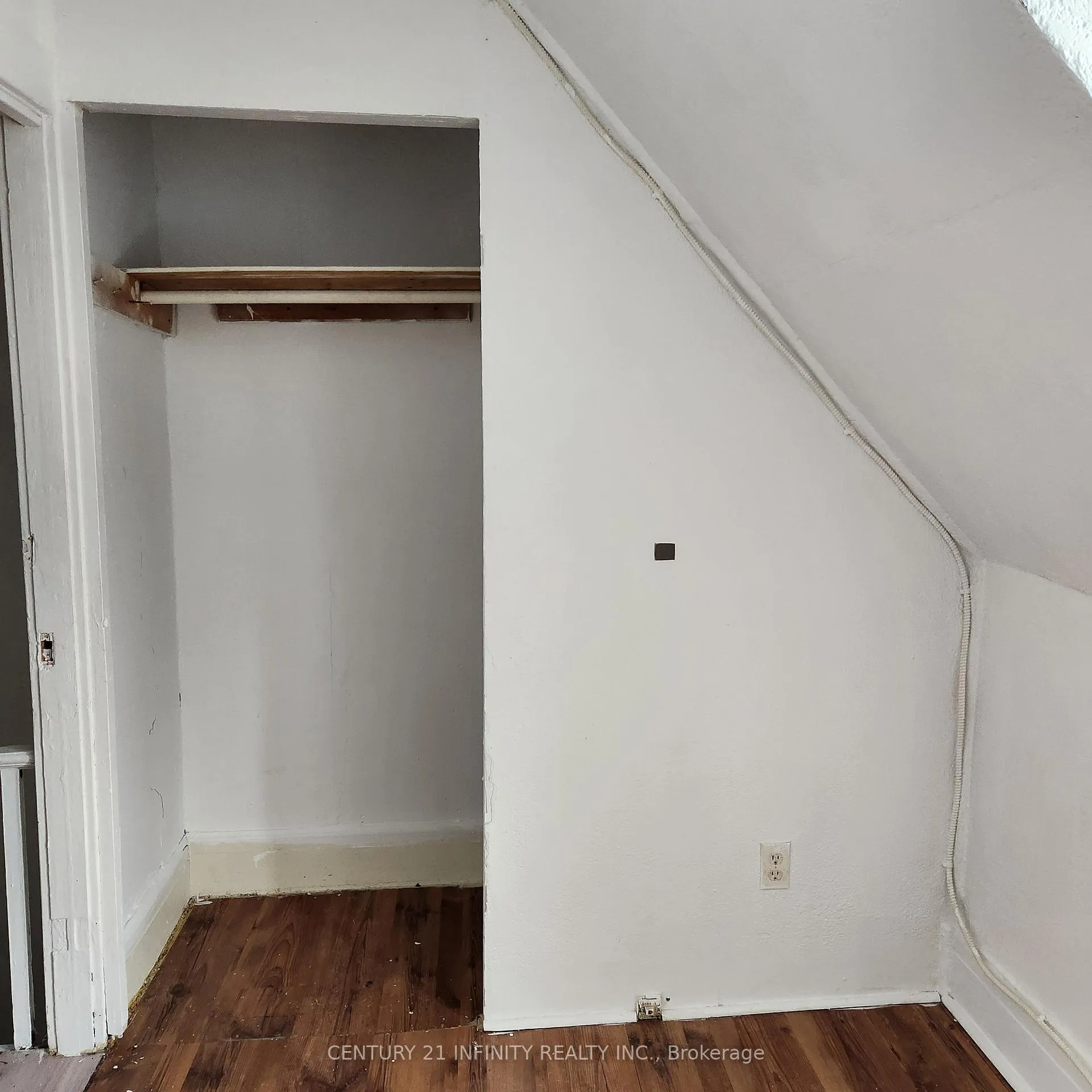 Photo 6 of Unit 4, 134 Simcoe Street S, Oshawa, Central — HOMEH