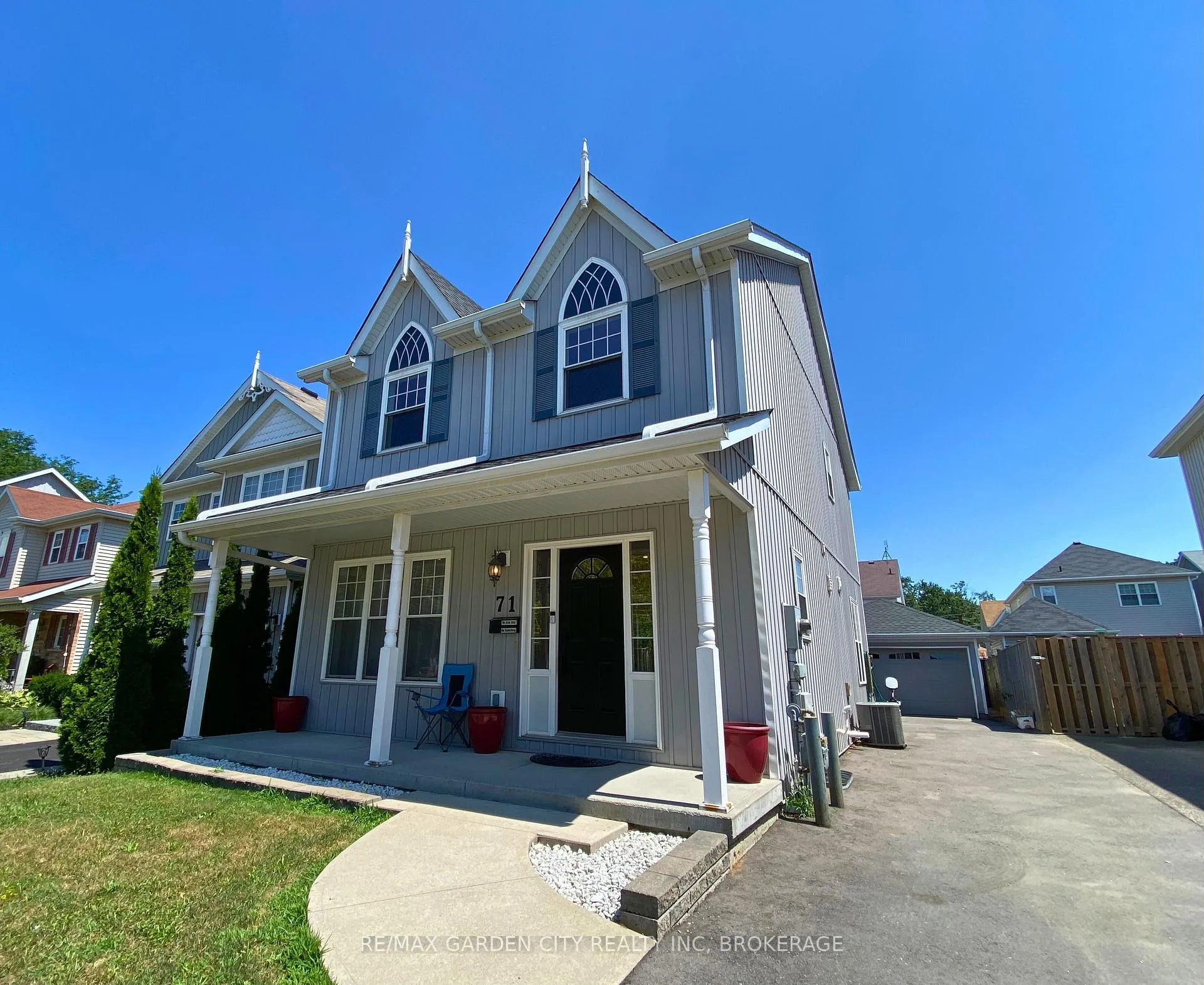 Photo 2 of 71 Chicory Crescent, St. Catharines, Haig — HOMEH