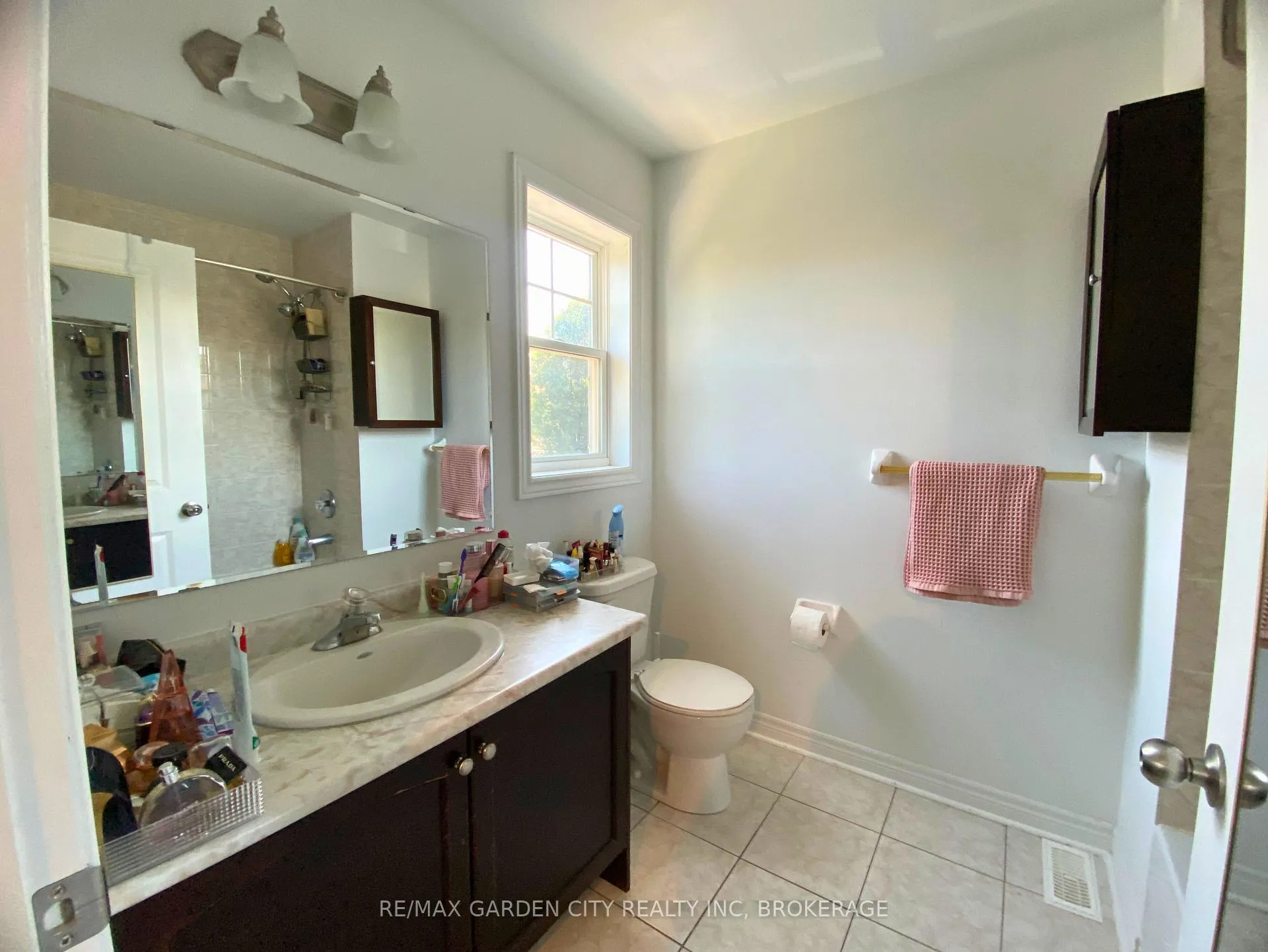 Photo 15 of 71 Chicory Crescent, St. Catharines, Haig — HOMEH