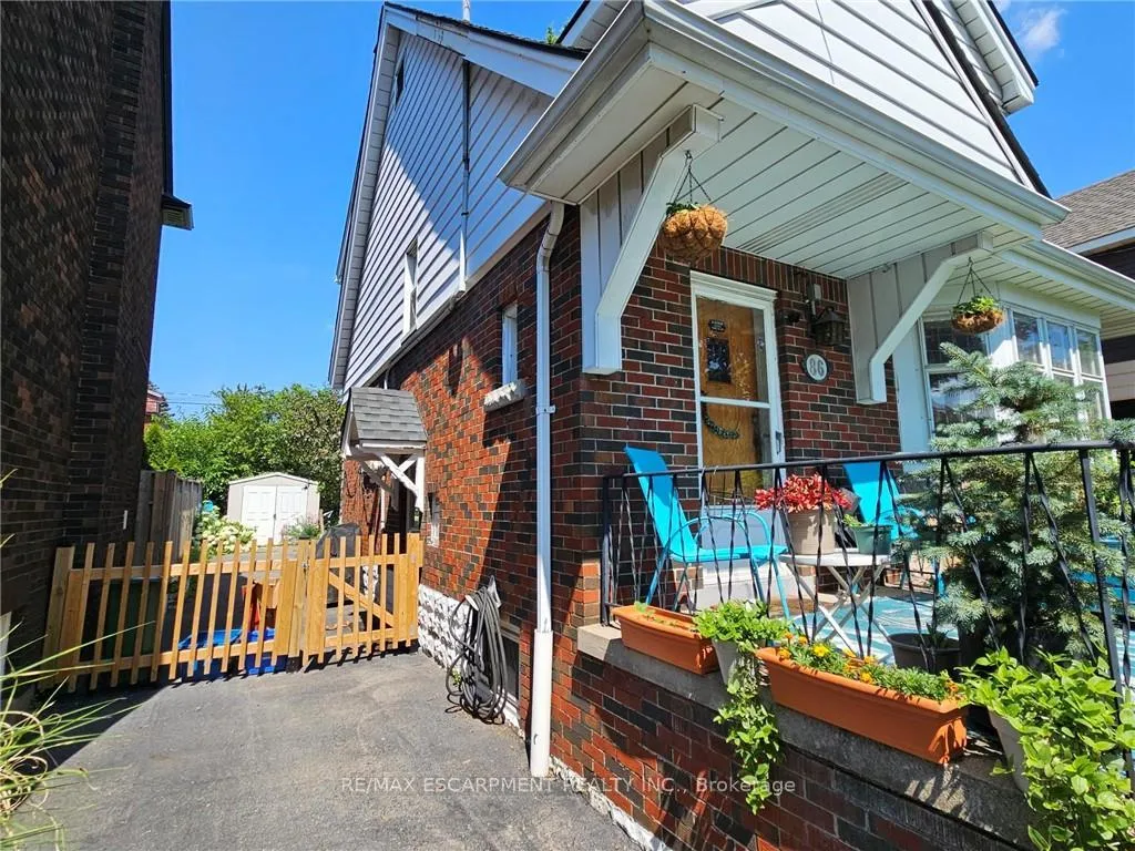 Photo 2 of 86 London Street S, Hamilton, Delta — HOMEH