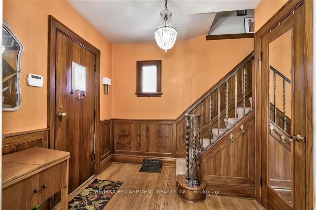 Photo 3 of 86 London Street S, Hamilton, Delta — HOMEH
