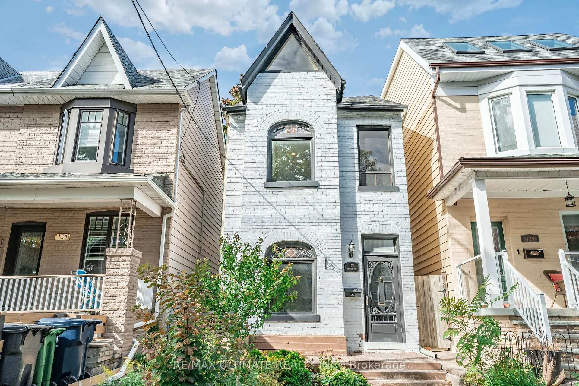 Front of 122 Harcourt Avenue