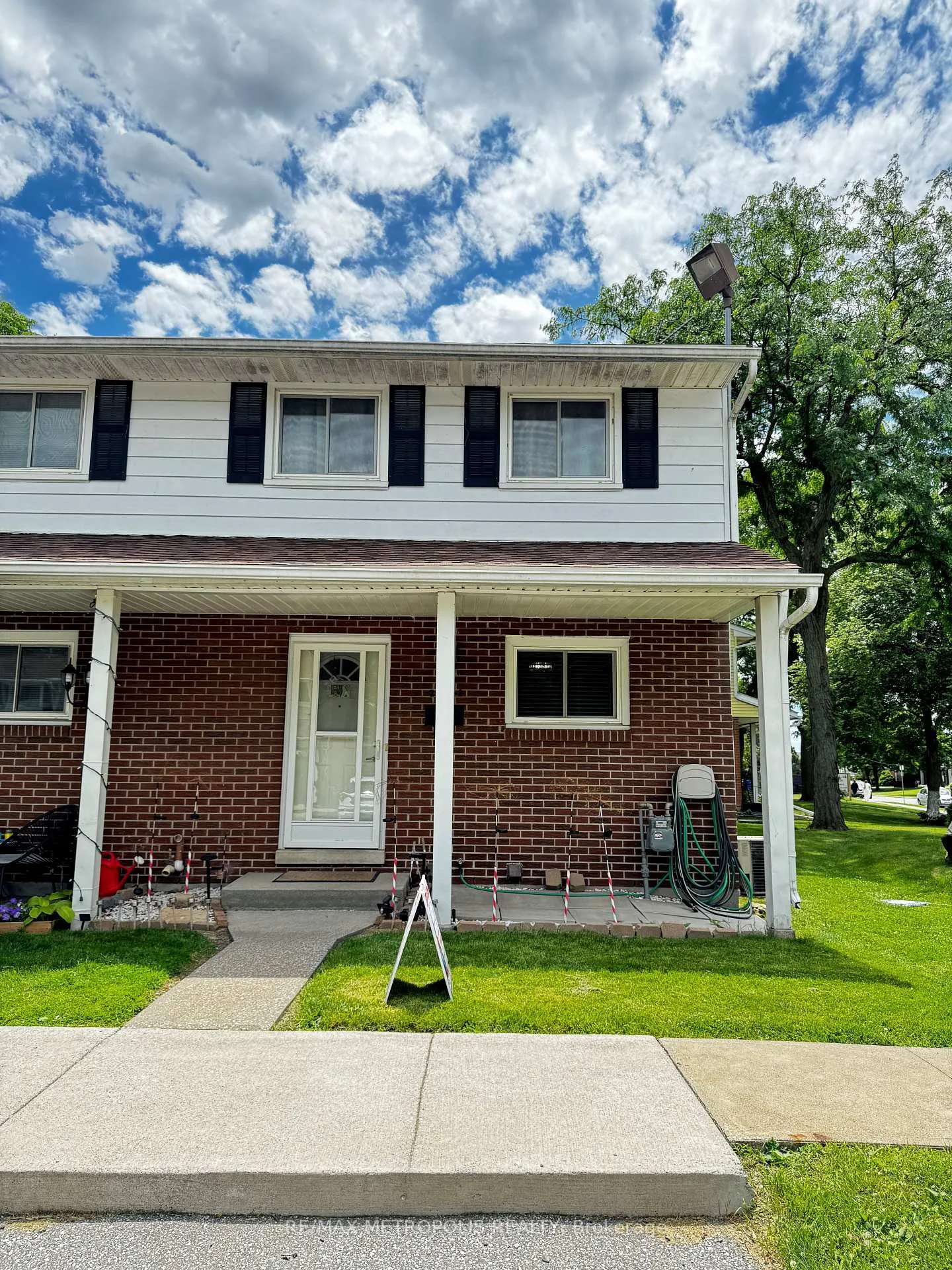 Front of Unit 2, 2994 Meadowbrook Lane