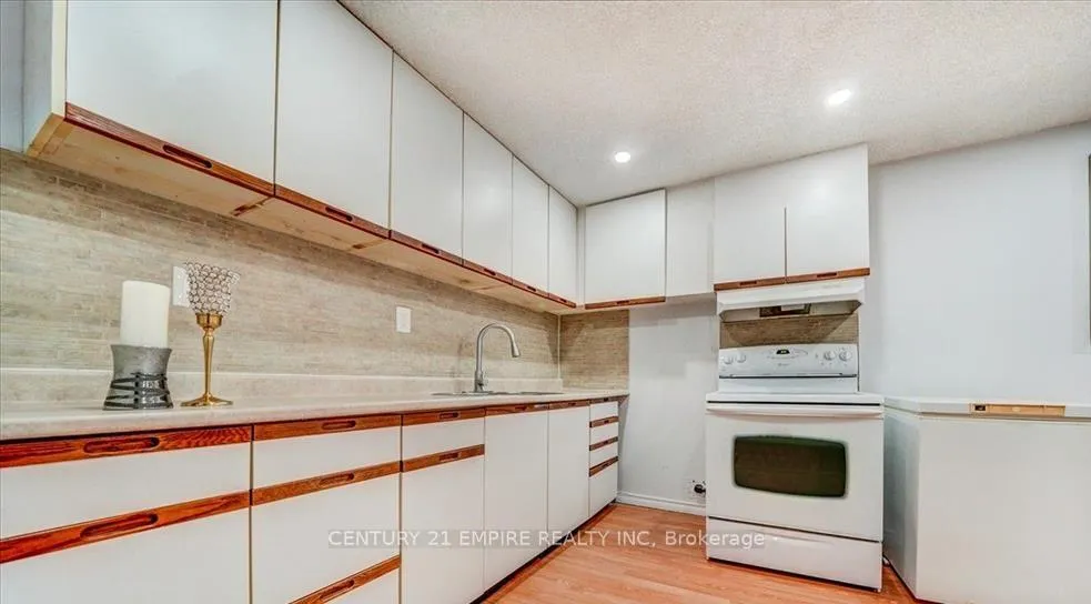 Photo 4 of 34 Ducatel Crescent, Ajax, Central — HOMEH