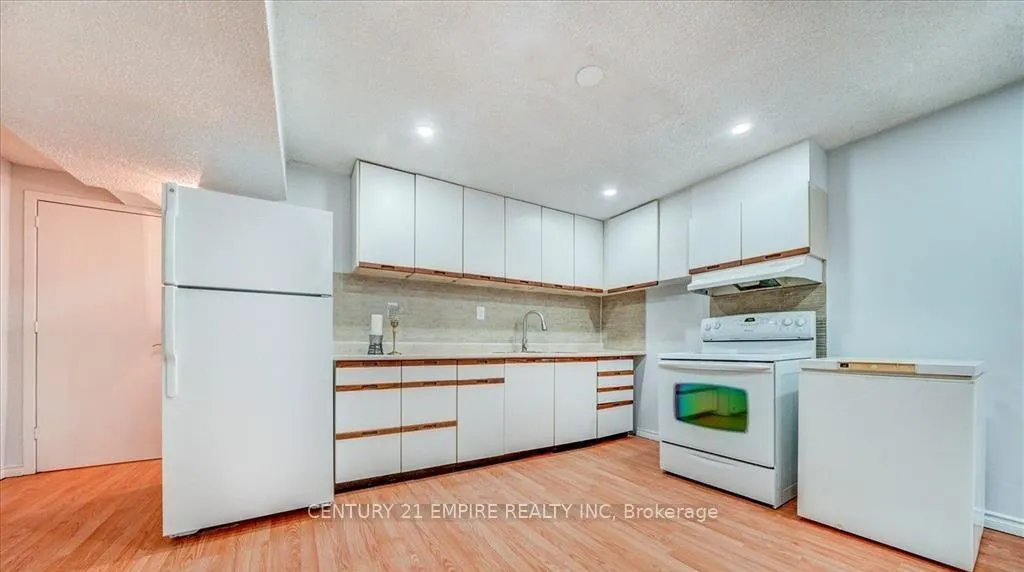 Photo 5 of 34 Ducatel Crescent, Ajax, Central — HOMEH