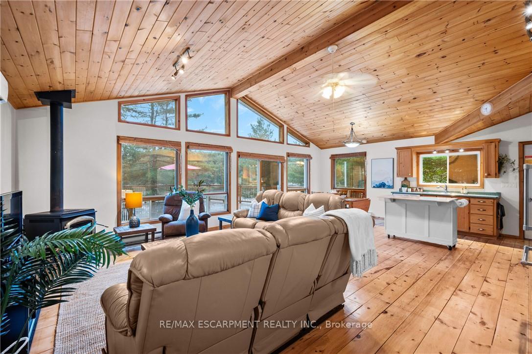 Photo 4 of 1076 Thanksgiving Rock Way, Gravenhurst, Morrison — HOMEH