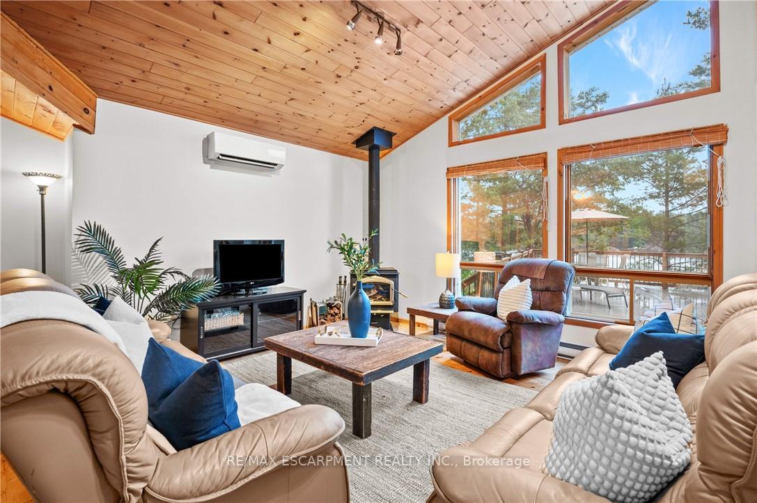 Photo 5 of 1076 Thanksgiving Rock Way, Gravenhurst, Morrison — HOMEH