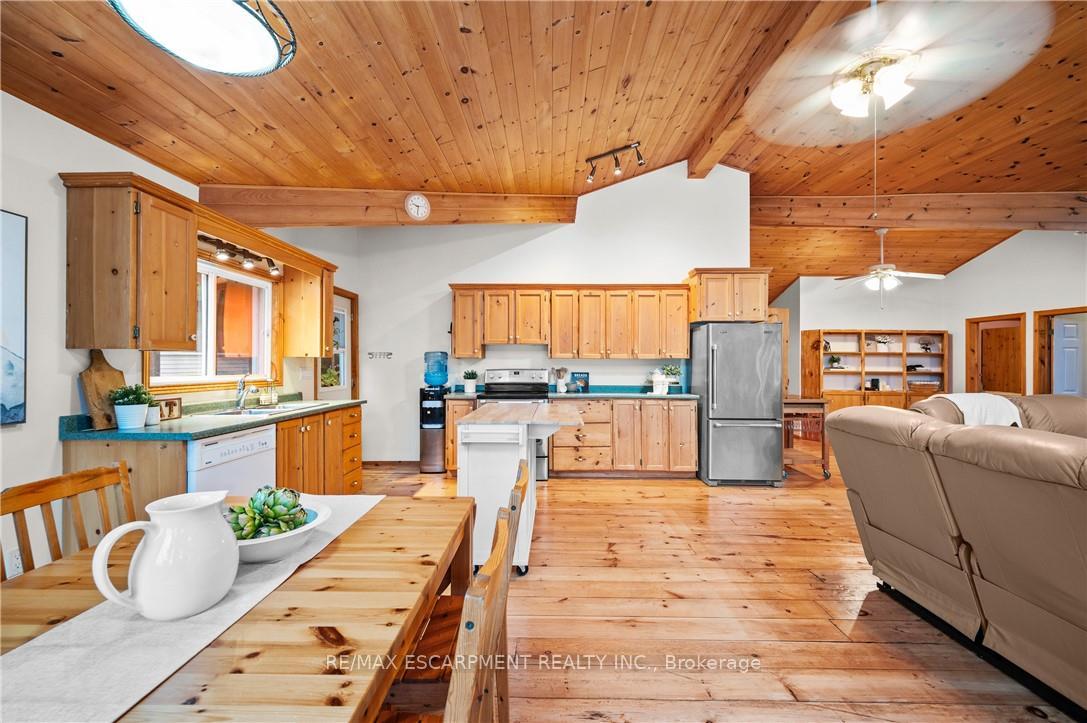 Photo 10 of 1076 Thanksgiving Rock Way, Gravenhurst, Morrison — HOMEH