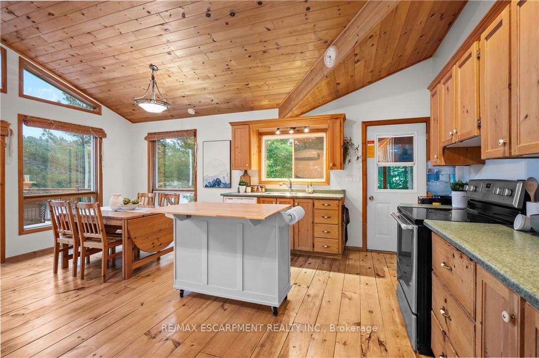 Photo 15 of 1076 Thanksgiving Rock Way, Gravenhurst, Morrison — HOMEH