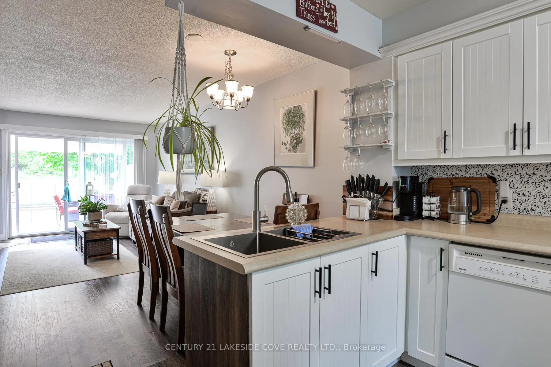 Photo 11 of Unit Unit 36, 11 Laguna Parkway, Ramara, Brechin — HOMEH