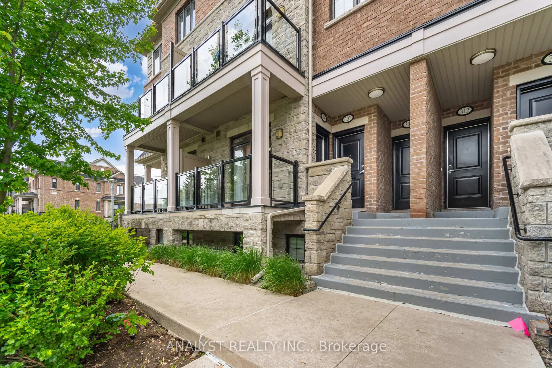 Photo 2 of Unit 306, 199 Pine Grove Road, Vaughan, Islington Woods — HOMEH