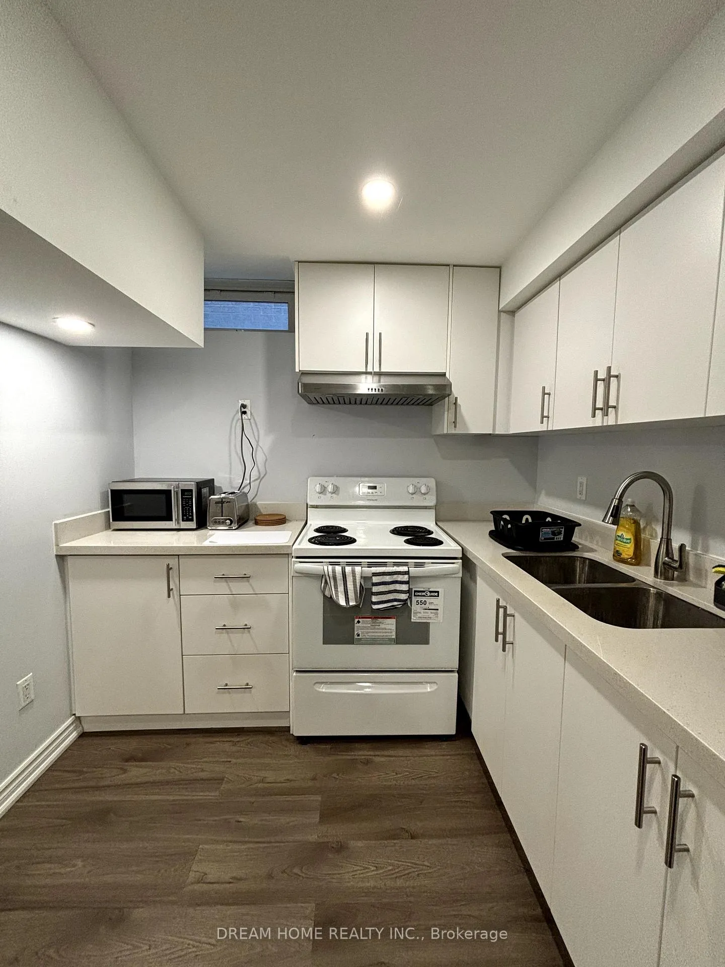 Photo 2 of 9 Albright Crescent, Richmond Hill, Jefferson — HOMEH